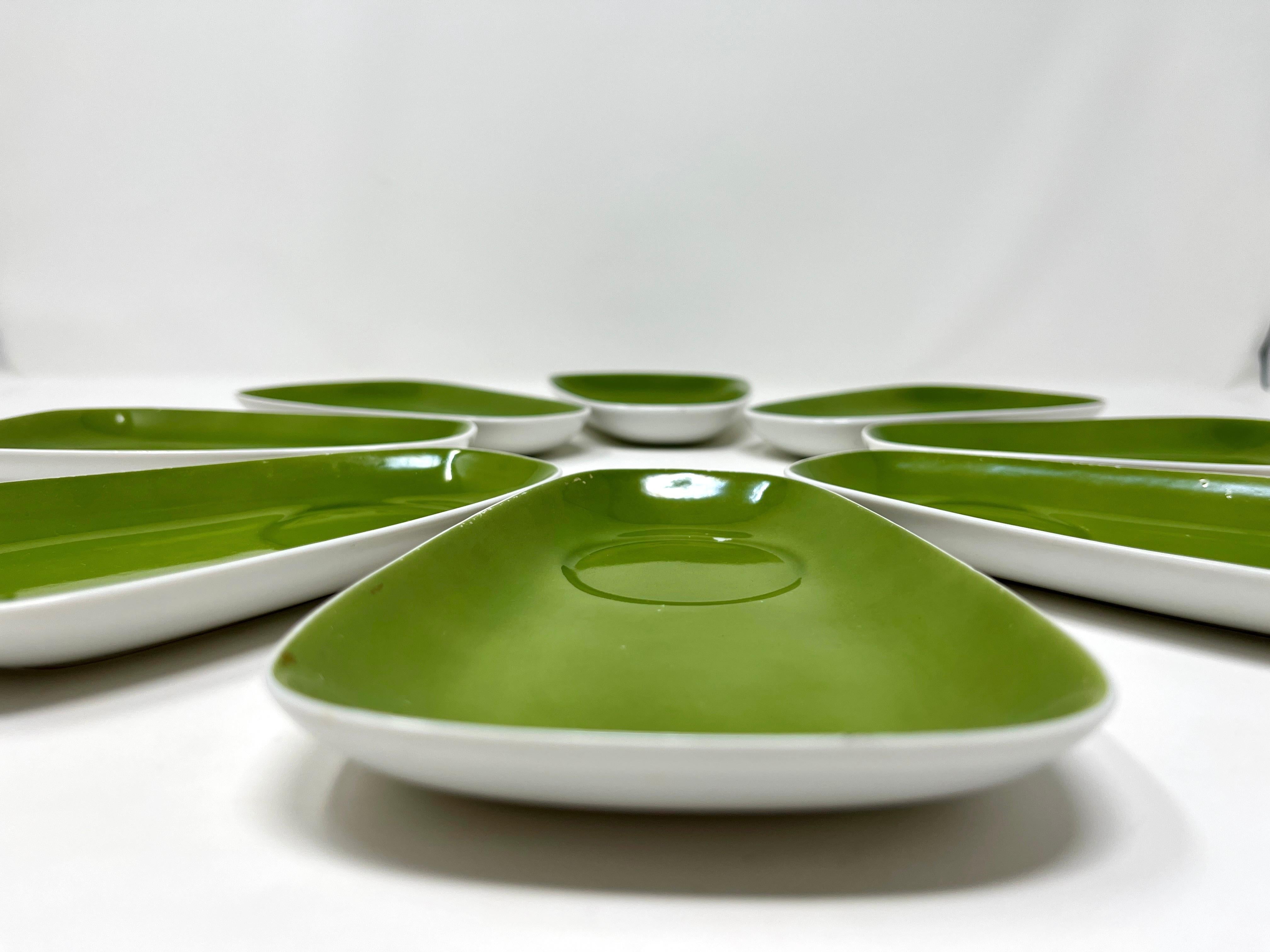 Vintage Lagardo Tackett Porcelain Espresso Plates ... Set of 8 MCM Snack Plates In Good Condition For Sale In Chicago, IL