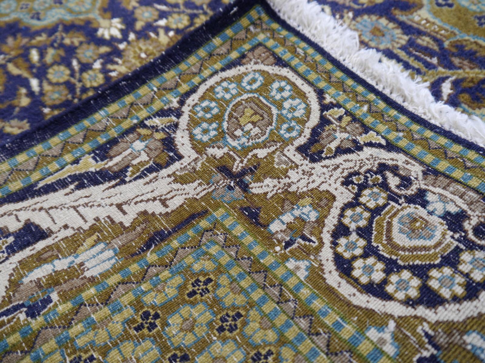 Paar Nachttischteppiche aus Kaschmirwolle aus Lahore in Blau, Grün, Türkis und Beige (Wolle) im Angebot