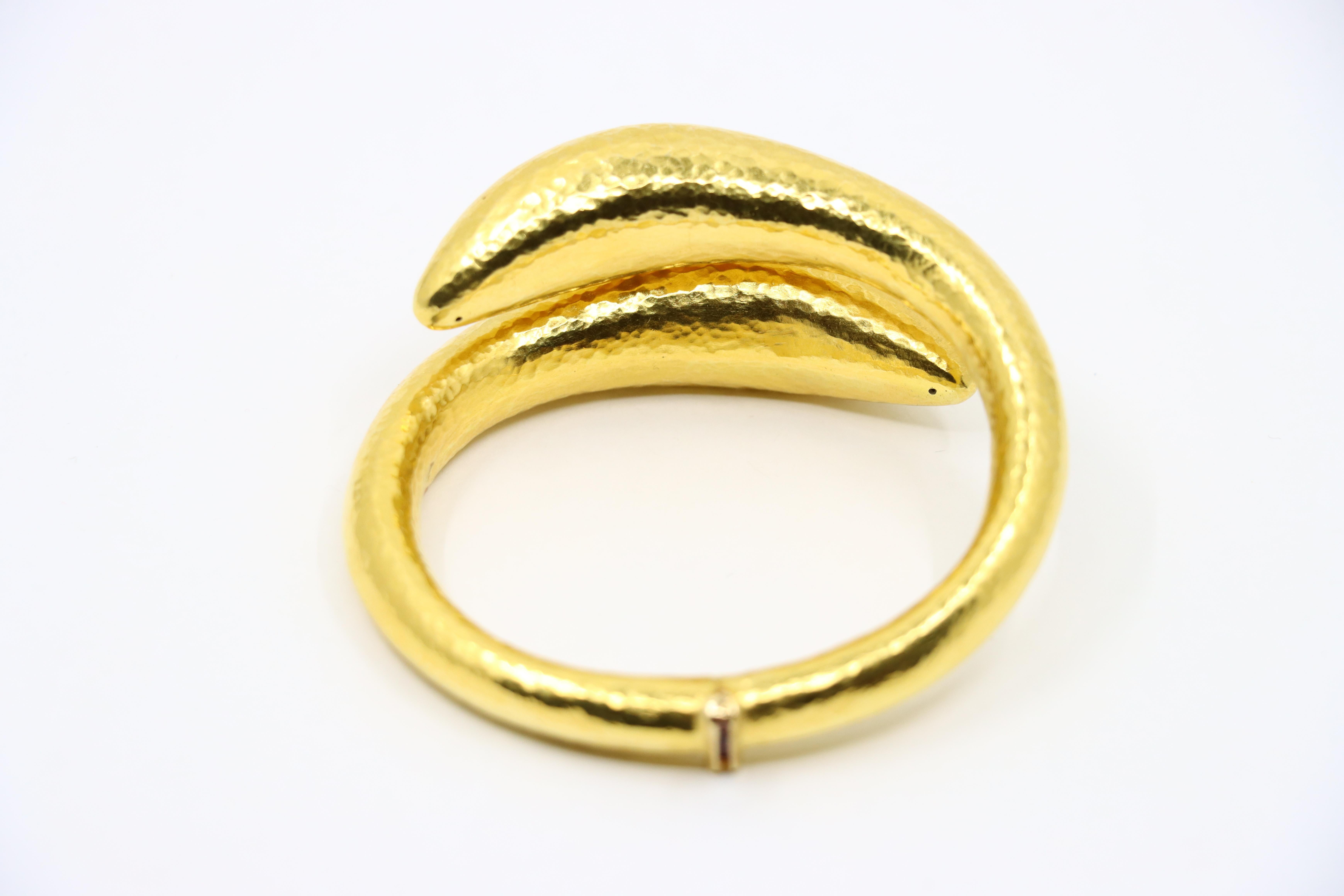 Vintage Lalaounis 18K Gold Textured Bangle Bracelet For Sale 1