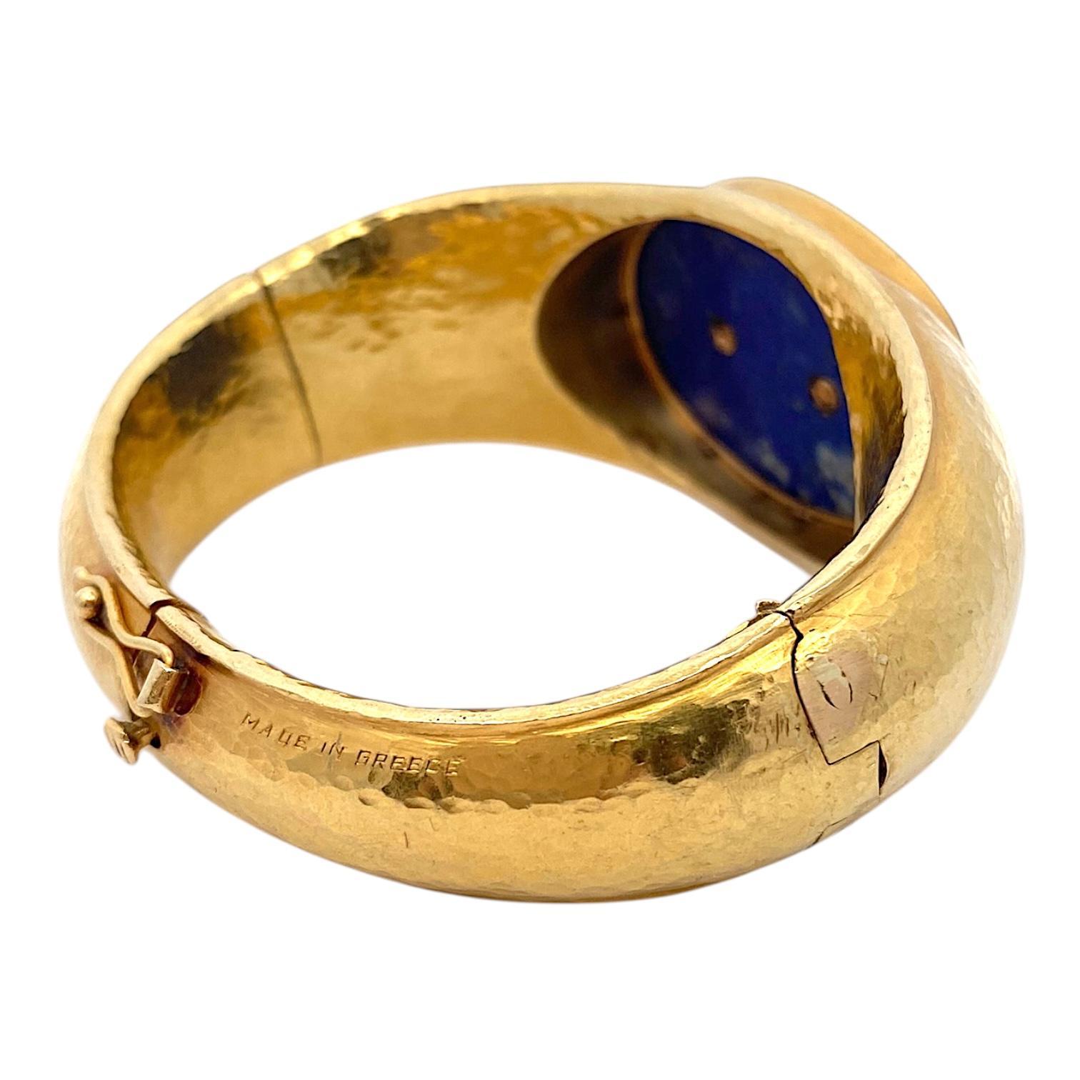 Vintage Lalaounis 18K Lapis Lazuli Double Lion Large Hinged Bangle Bracelet In Good Condition For Sale In Henderson, NV