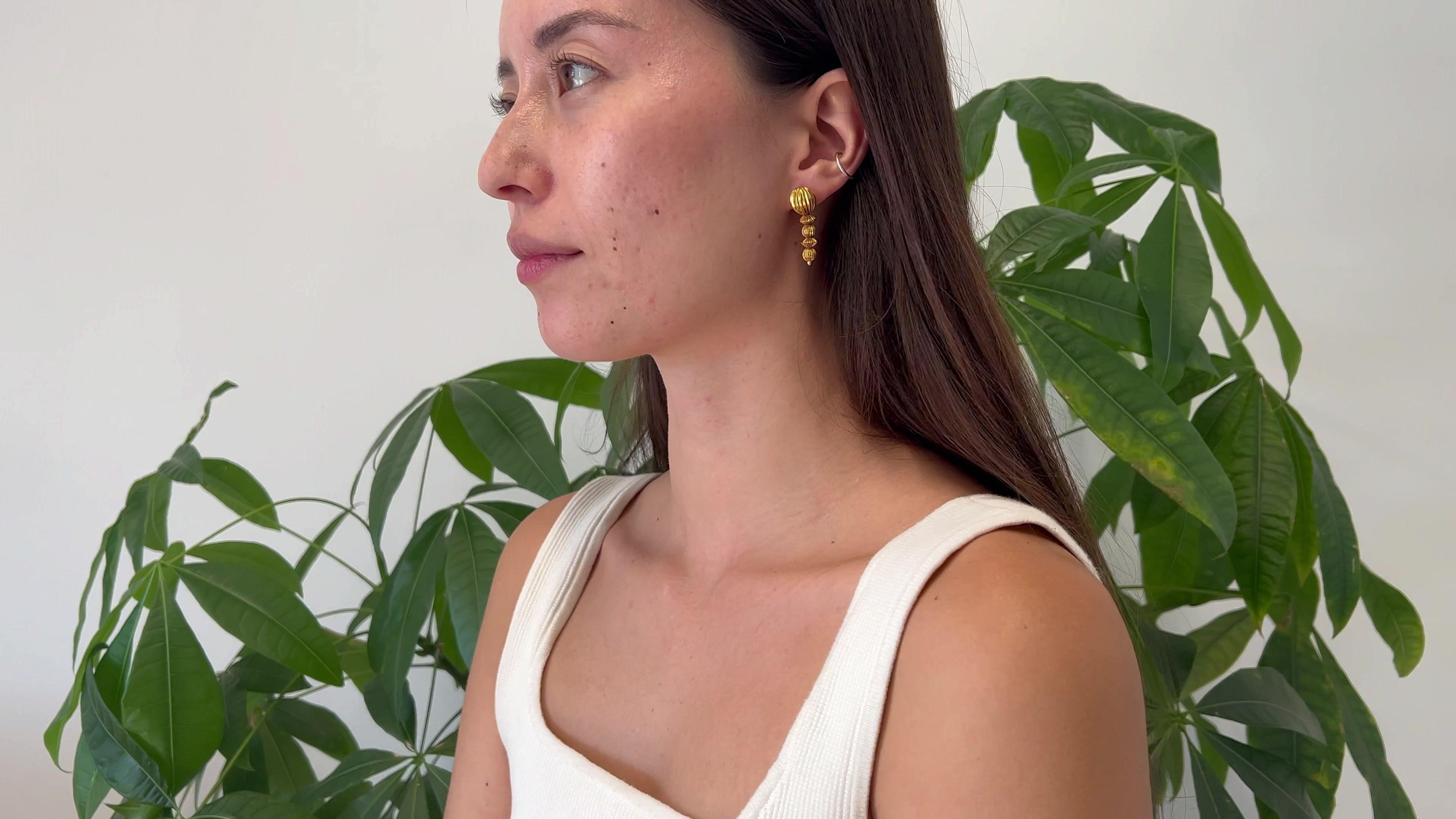 Lalaounis 18 Karat Gelbgold Perlen-Ohrringe für Damen oder Herren