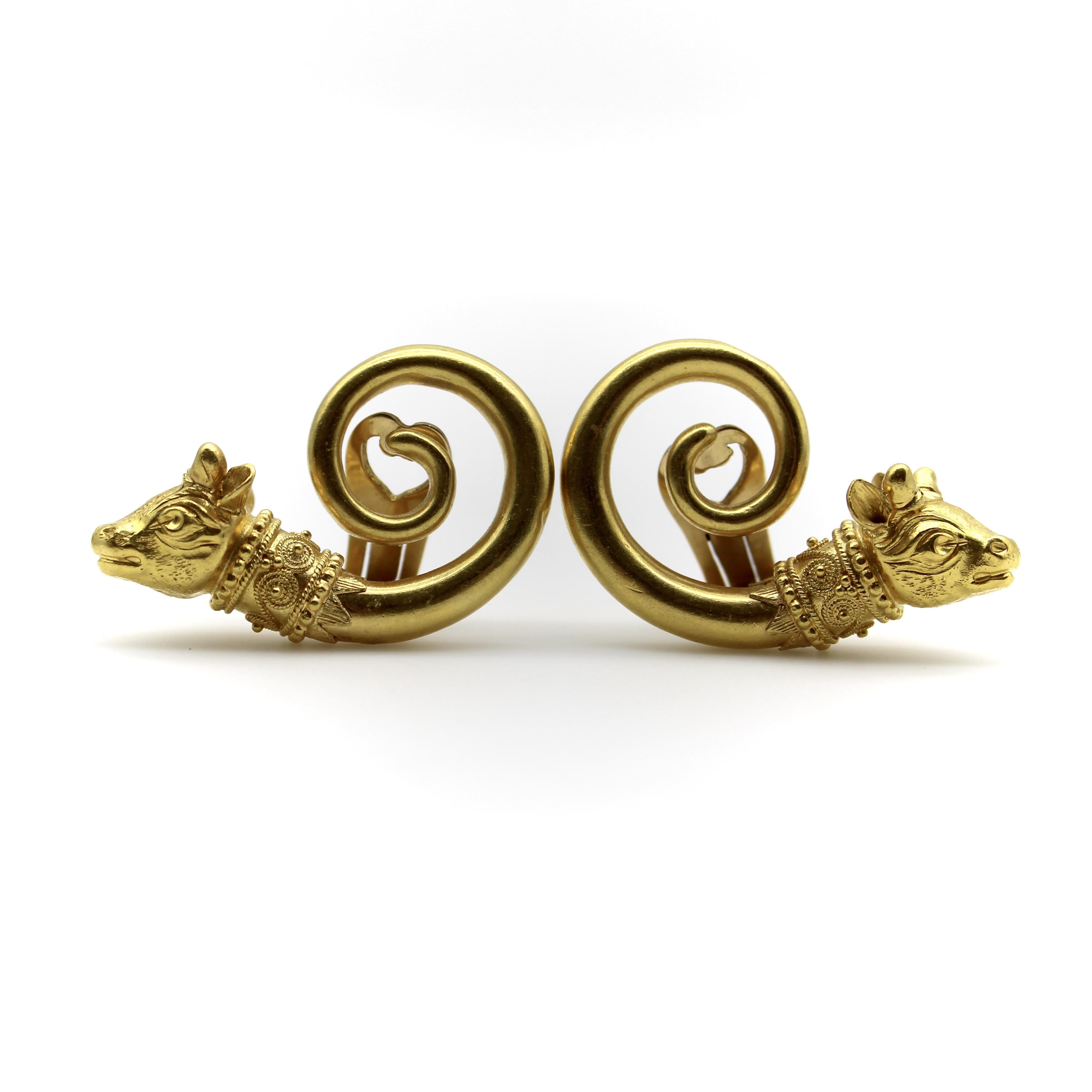 These 22k gold Lalaounis earrings are a classic example of the designer’s figurative pieces. Rendered in high karat gold, the earrings consist of a bull’s head that continues into a tapered spiral. The earrings are ornate, with granulation and