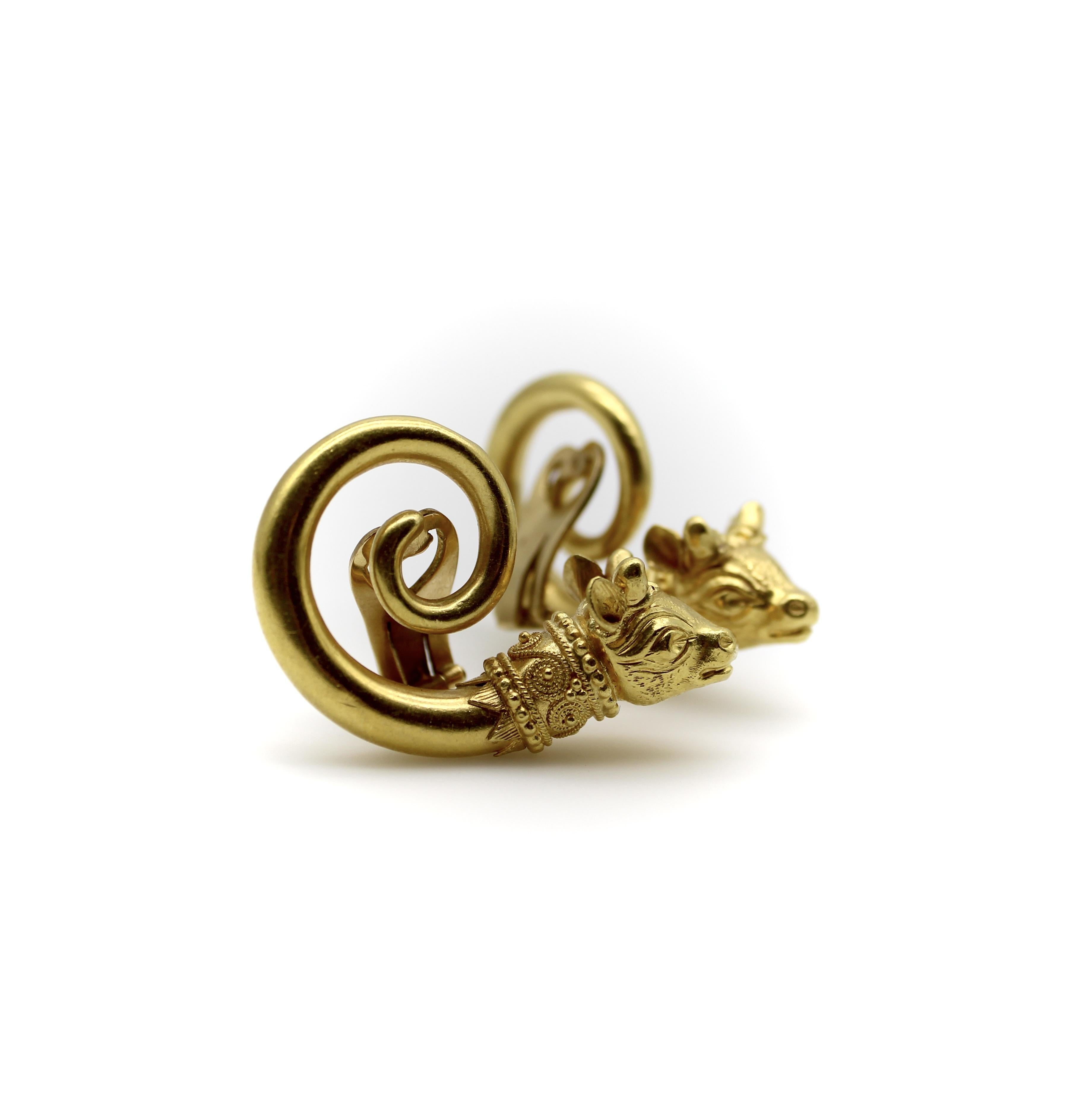 Vintage Lalaounis 22K Gold Spiral Bull’s Head Earrings In Good Condition For Sale In Venice, CA