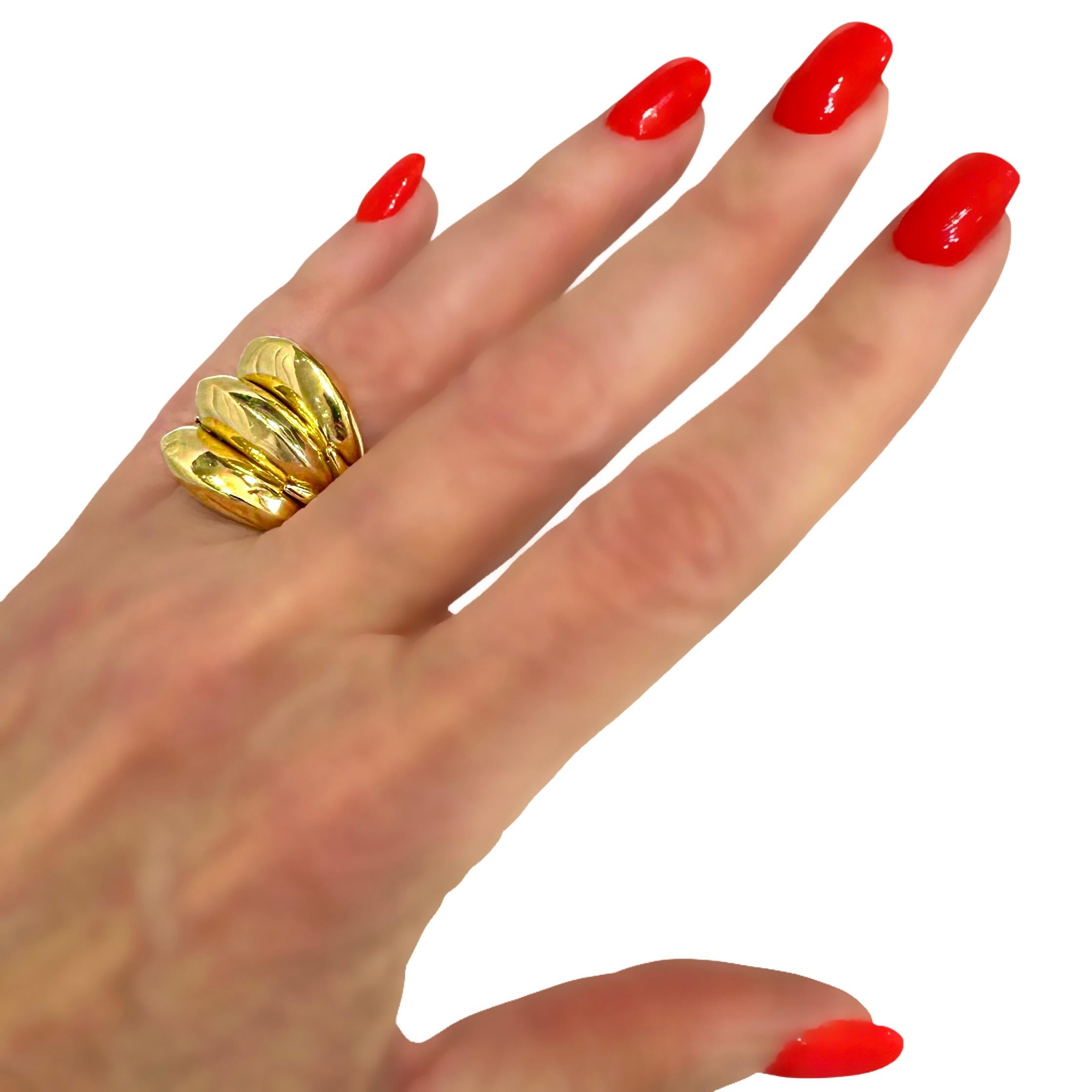 Bague de cocktail Vintage Lalaounis en or jaune 22K à triple dôme et arête de couteau en vente 8
