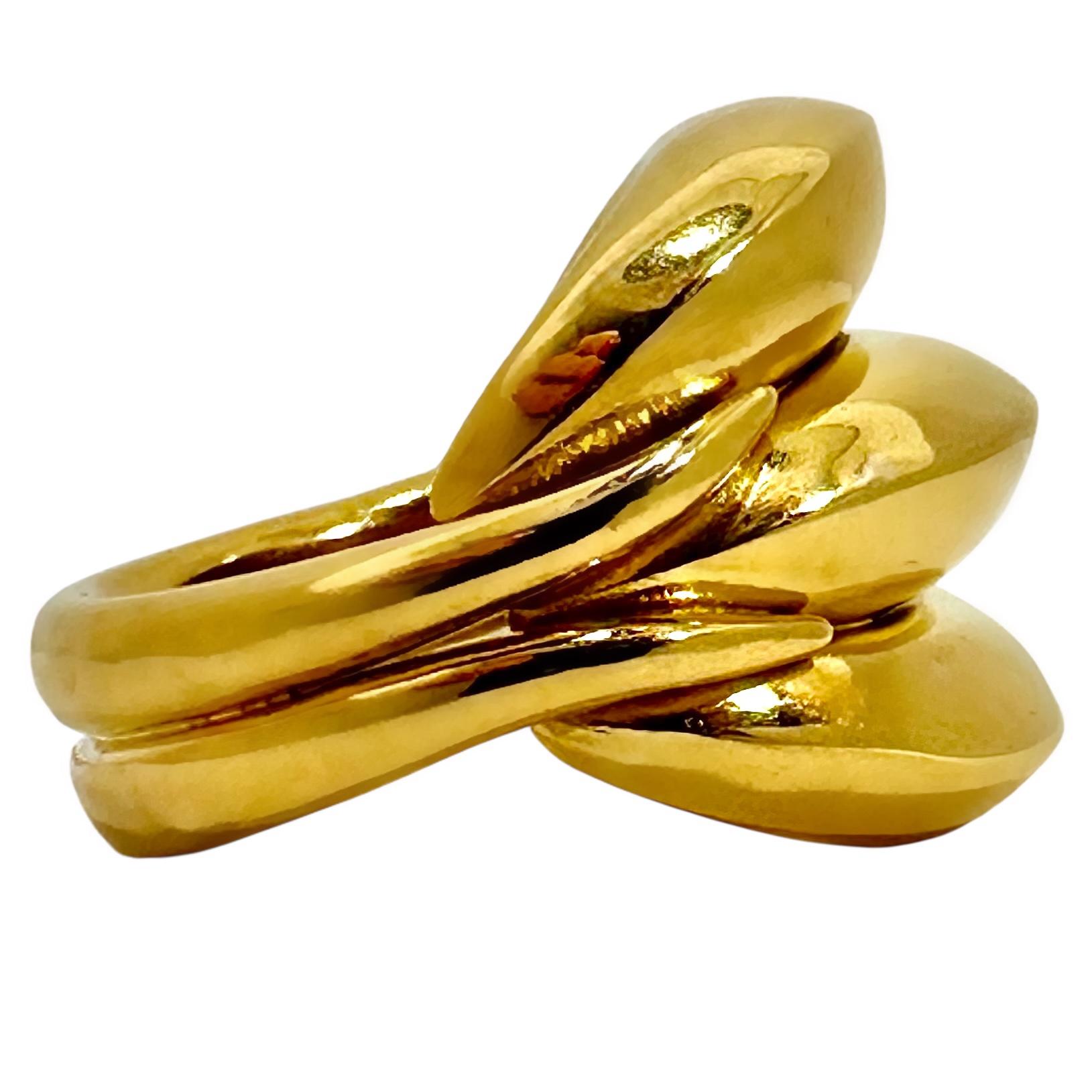 Bague de cocktail Vintage Lalaounis en or jaune 22K à triple dôme et arête de couteau Unisexe en vente