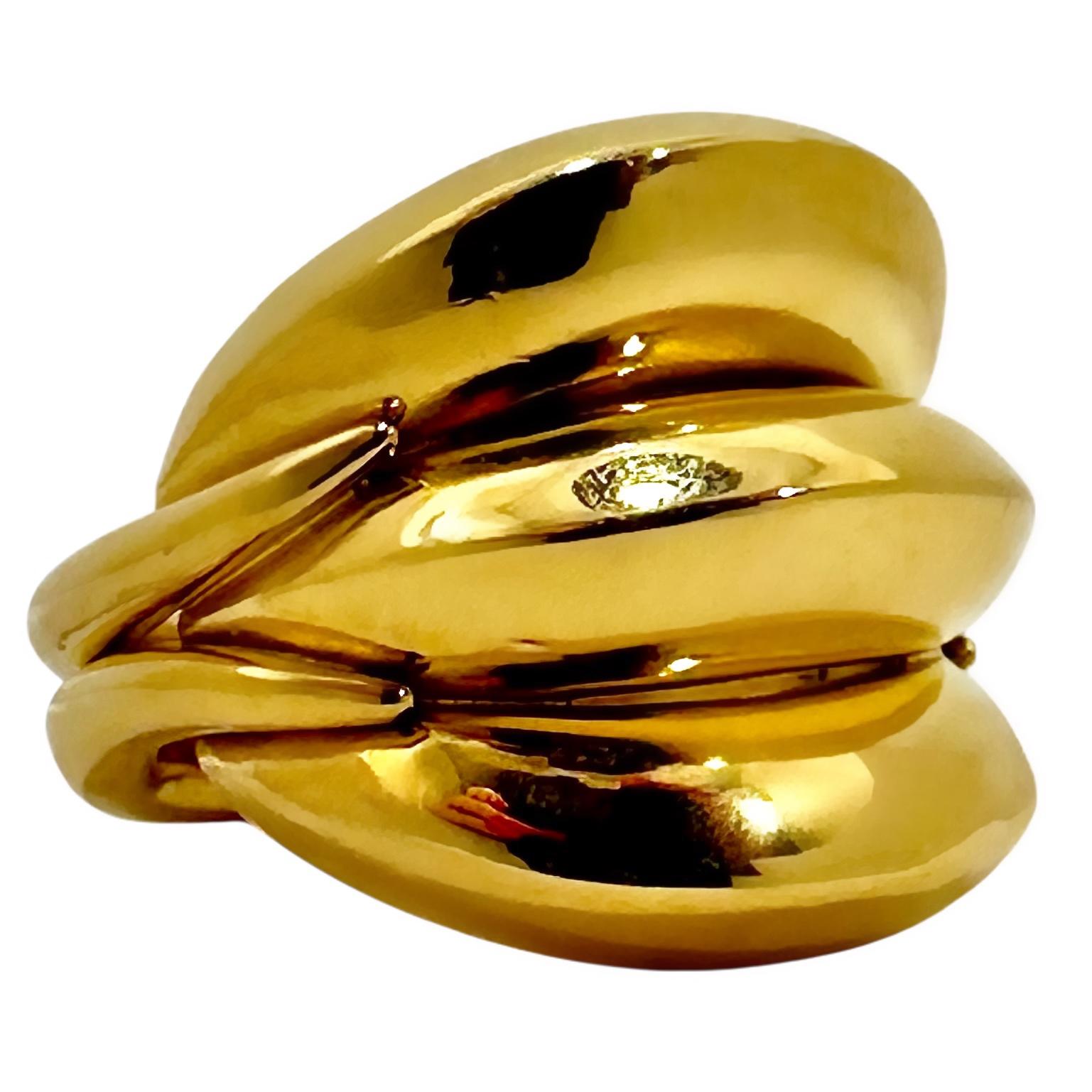 Bague de cocktail Vintage Lalaounis en or jaune 22K à triple dôme et arête de couteau en vente 1