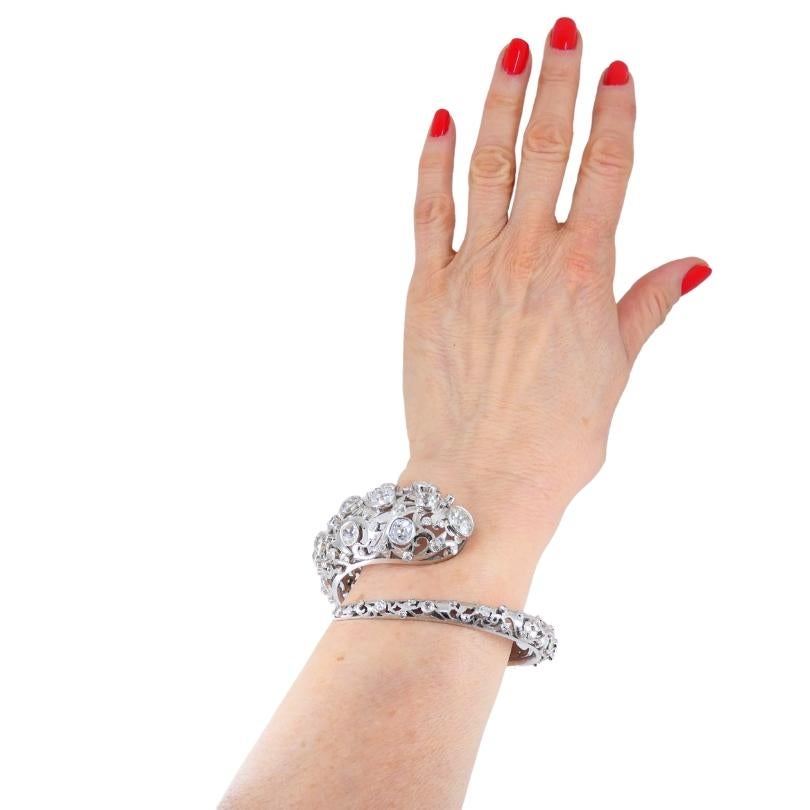 Vintage Lalaounis Schlangenarmband Platin Diamant 16 Karat Armreif (Antiker Kissenschliff) im Angebot