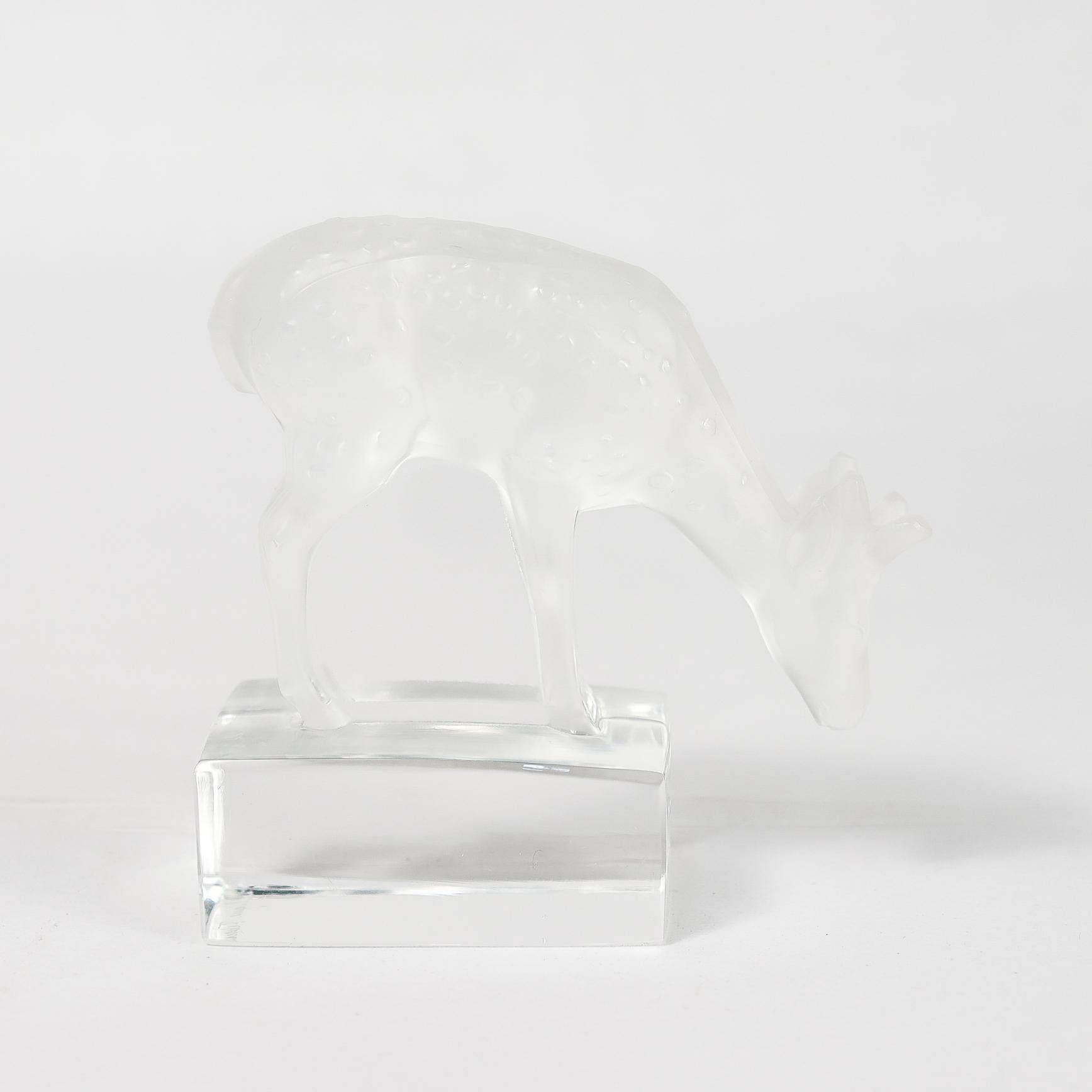 Vetro Fermacarte o statuetta smerigliata in vetro Daim Deer di Lalique d'epoca in vendita