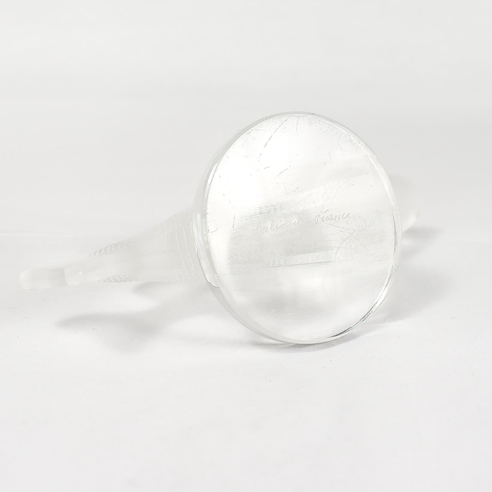 Presse-papier en verre Lalique pour poisson perché ou mascotte de voiture en vente 2