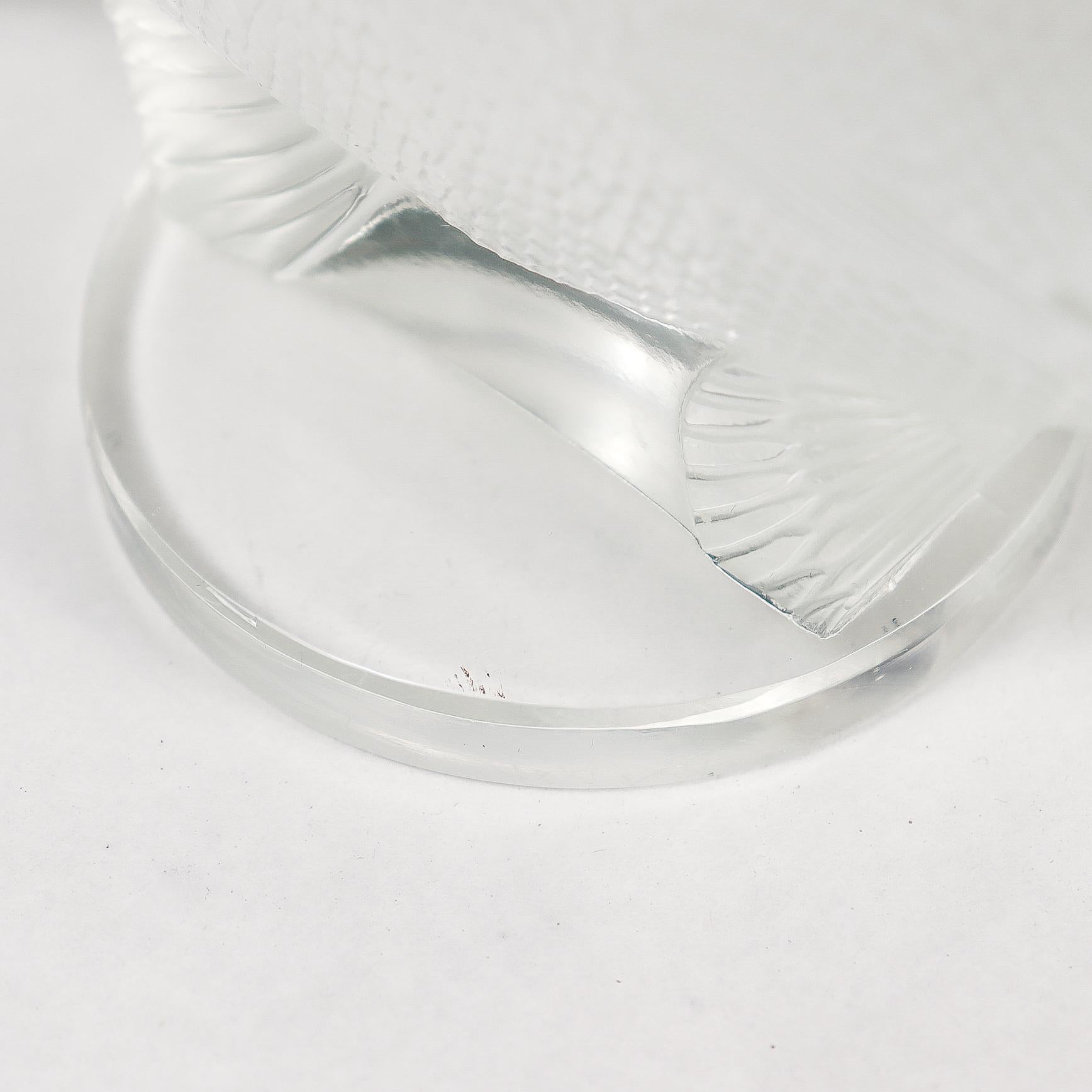 Presse-papier en verre Lalique pour poisson perché ou mascotte de voiture en vente 4