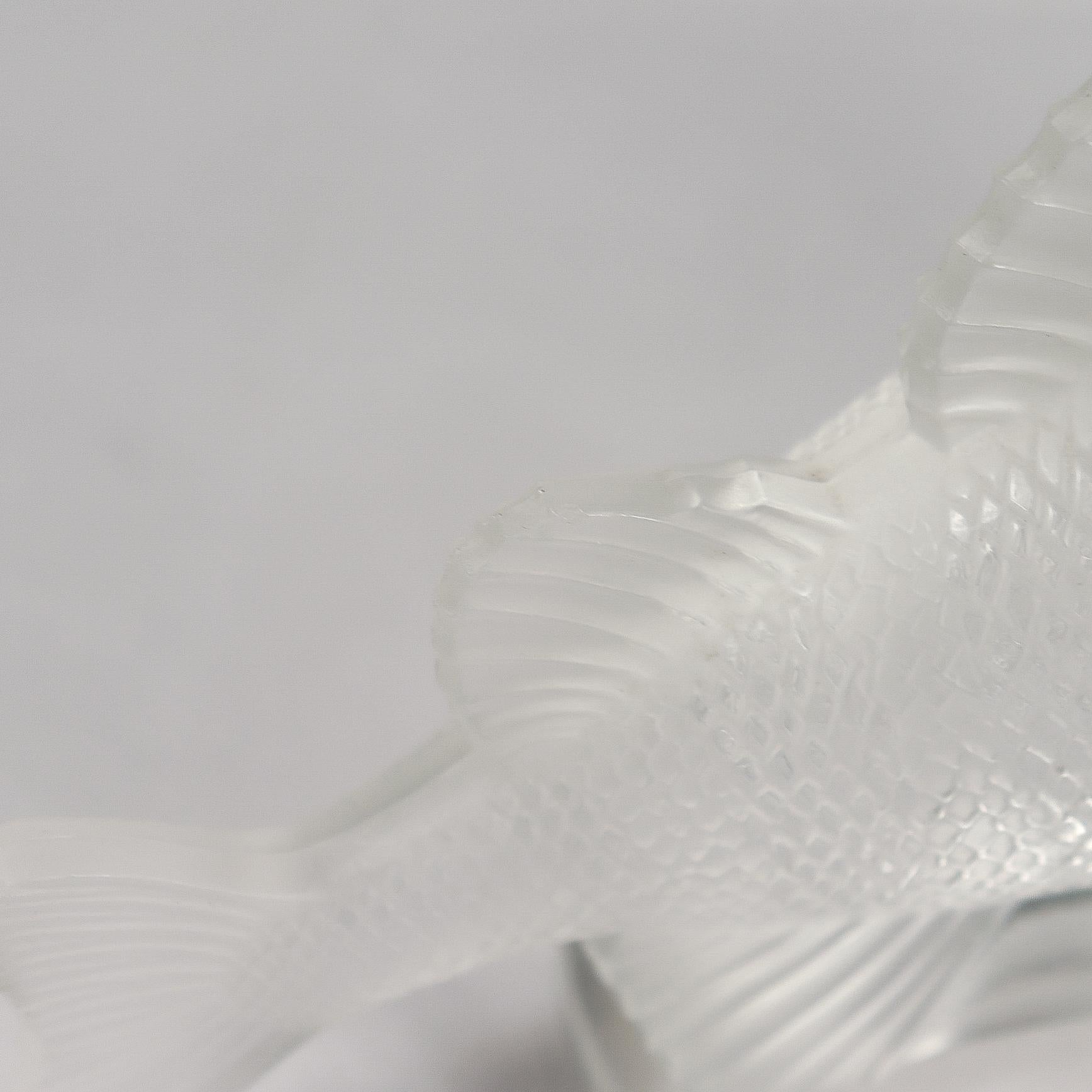 Presse-papier en verre Lalique pour poisson perché ou mascotte de voiture en vente 5