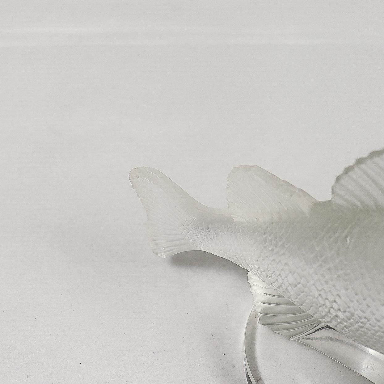 Presse-papier en verre Lalique pour poisson perché ou mascotte de voiture en vente 6