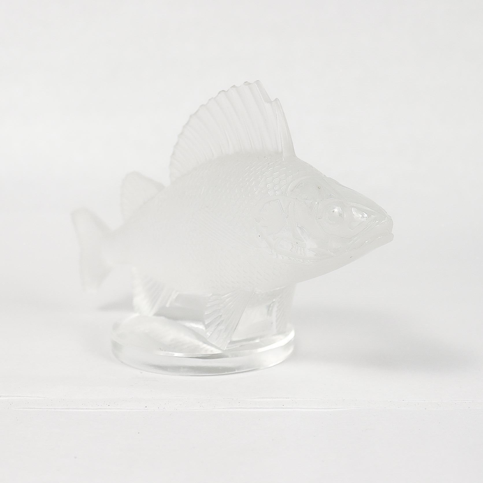 Art déco Presse-papier en verre Lalique pour poisson perché ou mascotte de voiture en vente
