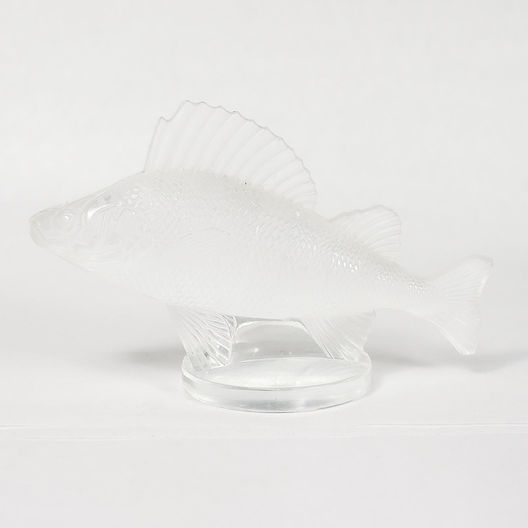 Presse-papier en verre Lalique pour poisson perché ou mascotte de voiture Bon état - En vente à Philadelphia, PA