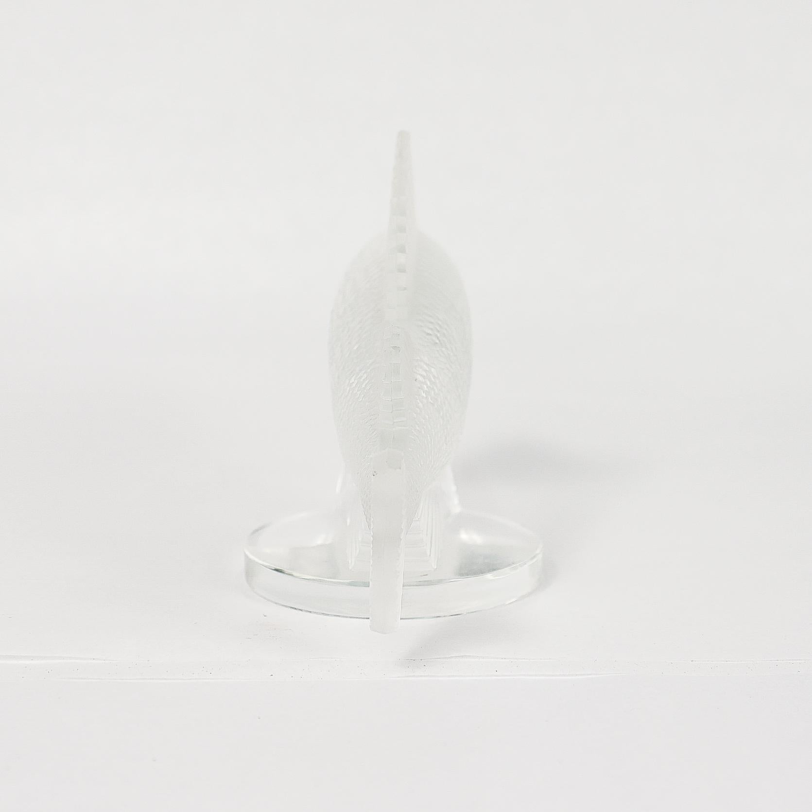 Verre d'art Presse-papier en verre Lalique pour poisson perché ou mascotte de voiture en vente