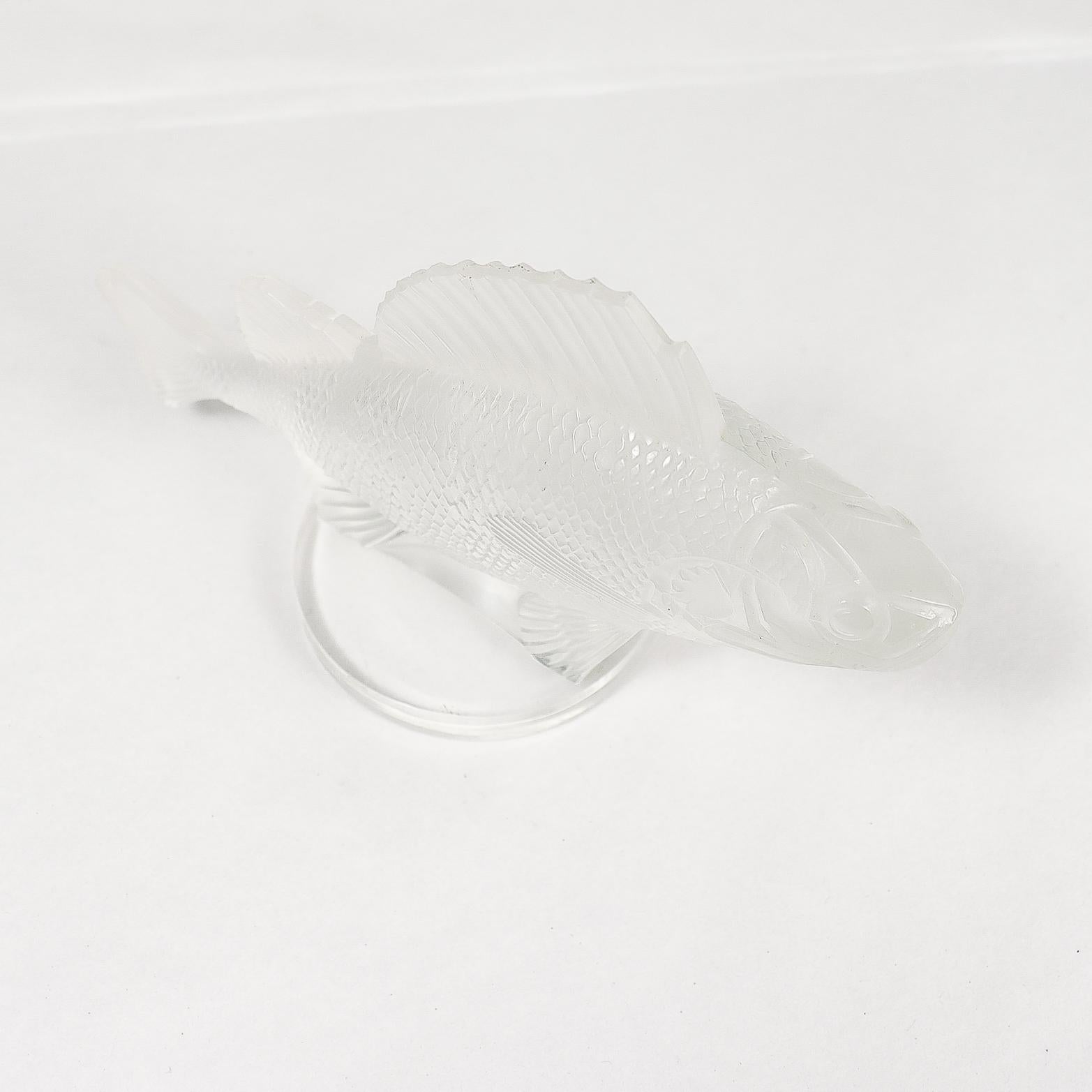 Presse-papier en verre Lalique pour poisson perché ou mascotte de voiture en vente 1