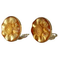 Boucles d'oreilles vintage Lalique « MUGUET » en verre ambré sculpté en forme de fleur, à clipser