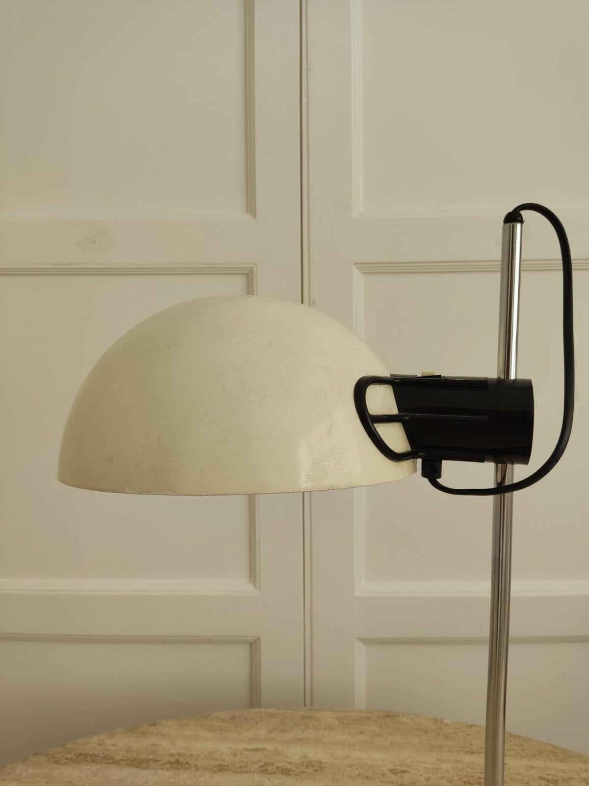 Plastique Lampe vintage par Harvey Guzzini en vente