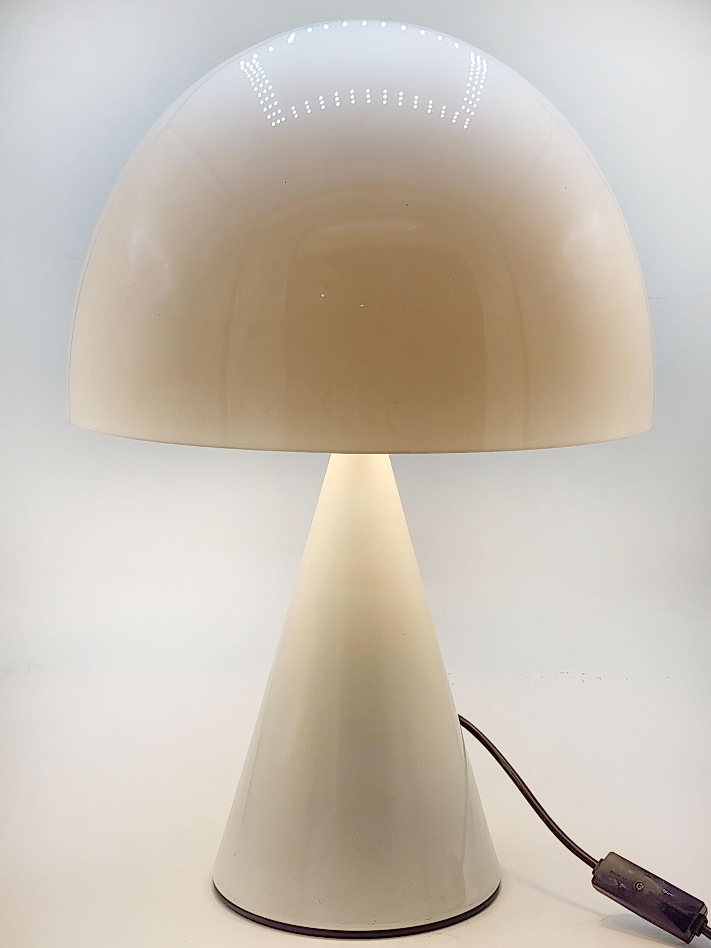 Lámpara vintage de los años 70 de Harvey Guzzini en Bueno estado para la venta en Autonomous City Buenos Aires, CABA