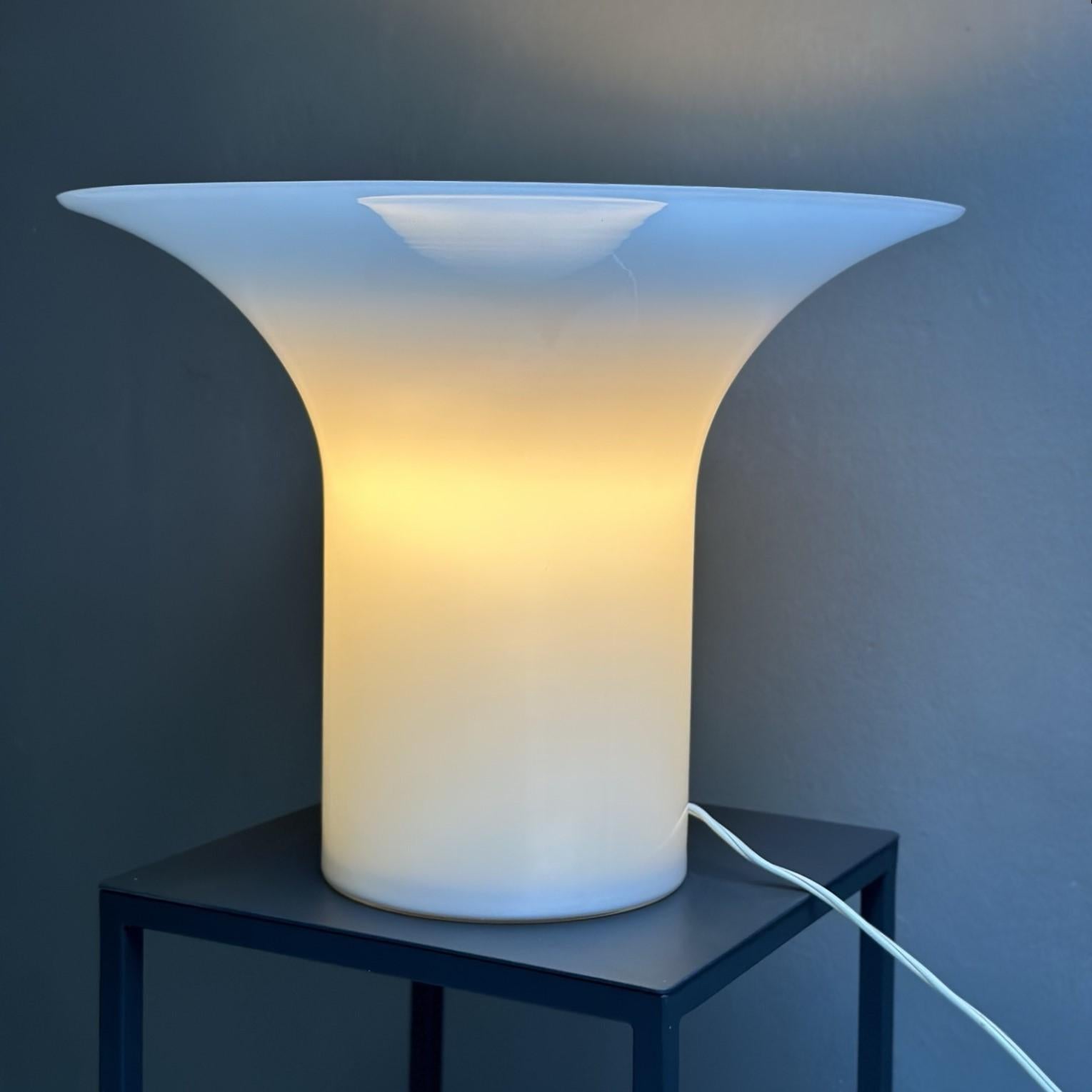 Murano Glass Vintage lamp from the 70s, in milky white Murano glass, Italian manufacture For Sale