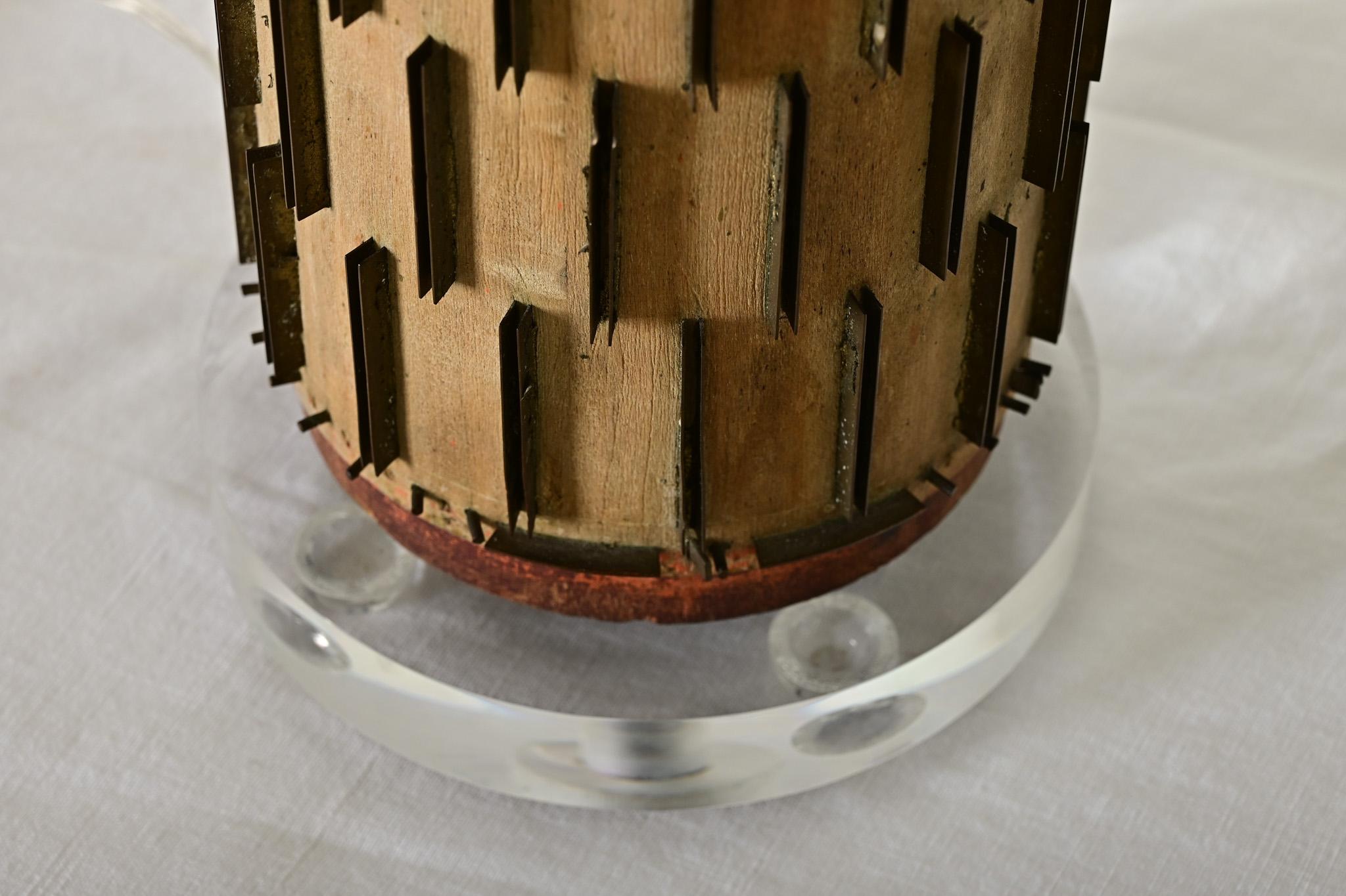 Lampe vintage fabriquée à partir d'un rouleau encreur de papier peint en vente 2