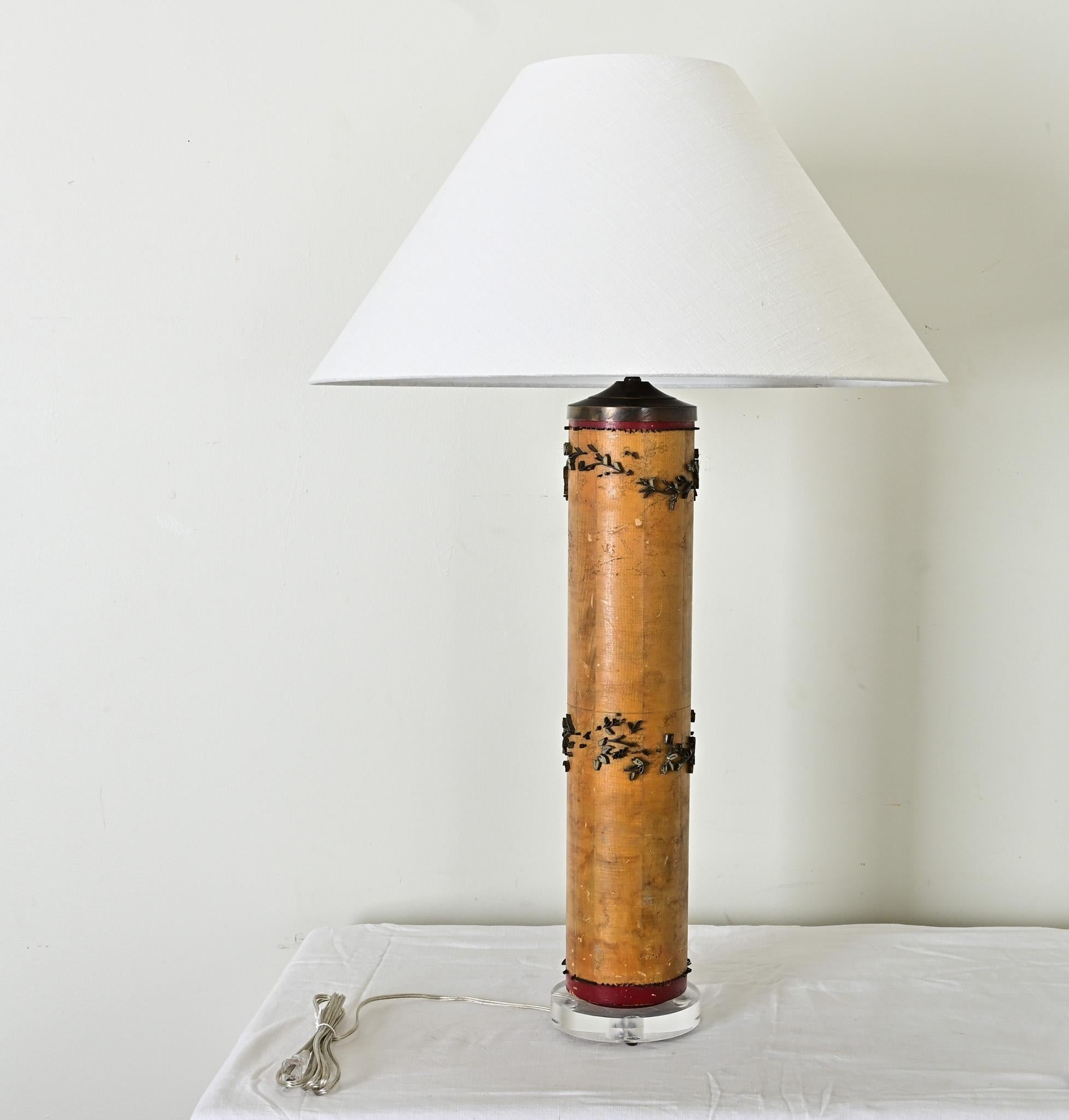 Lampe vintage fabriquée à partir d'un rouleau encreur de papier peint en vente 3