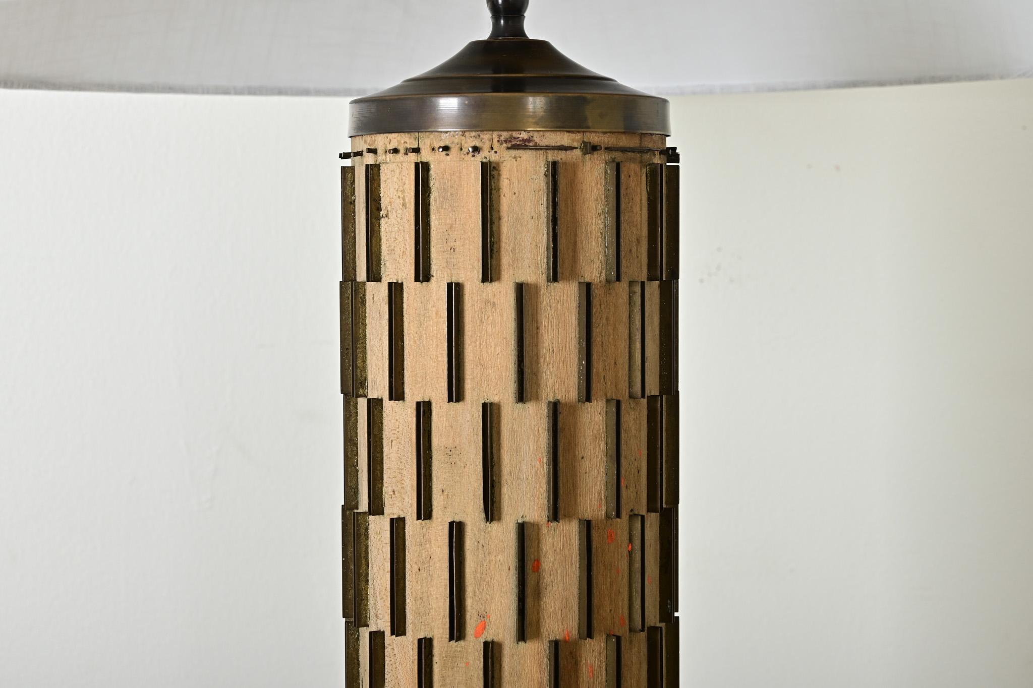 Anglais Lampe vintage fabriquée à partir d'un rouleau encreur de papier peint en vente