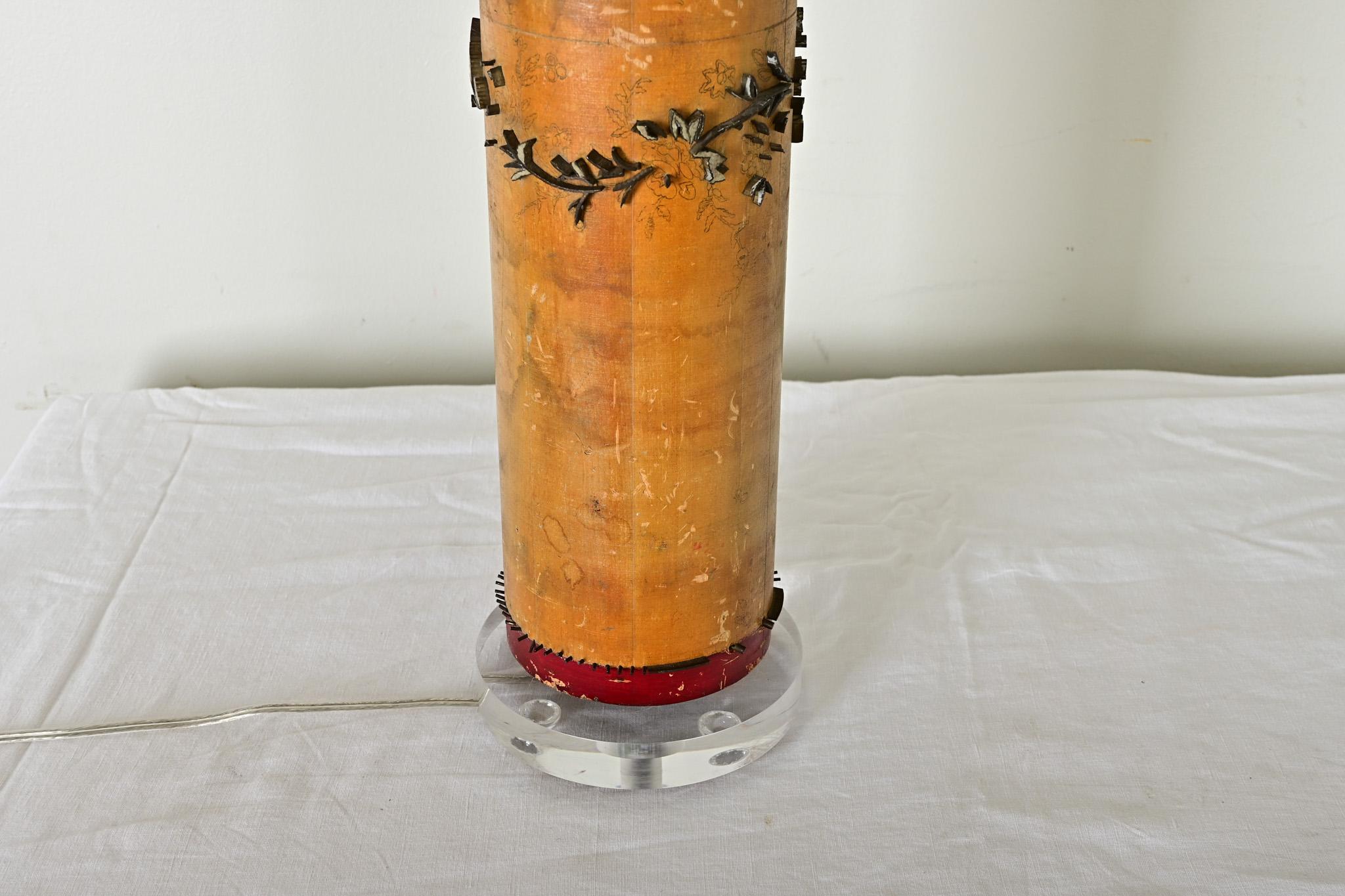 Lampe vintage fabriquée à partir d'un rouleau encreur de papier peint Bon état - En vente à Baton Rouge, LA