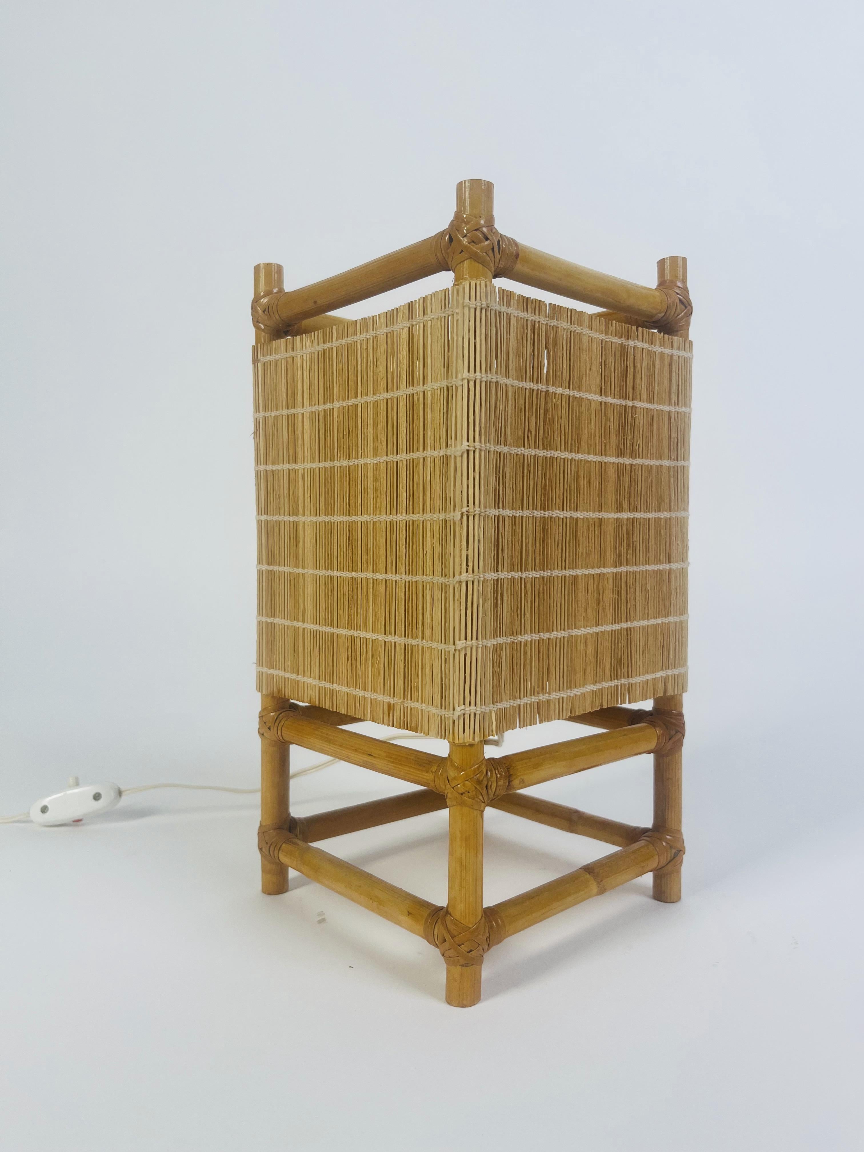 Bambù Lampada vintage realizzata in bambù e fibre naturali in vendita