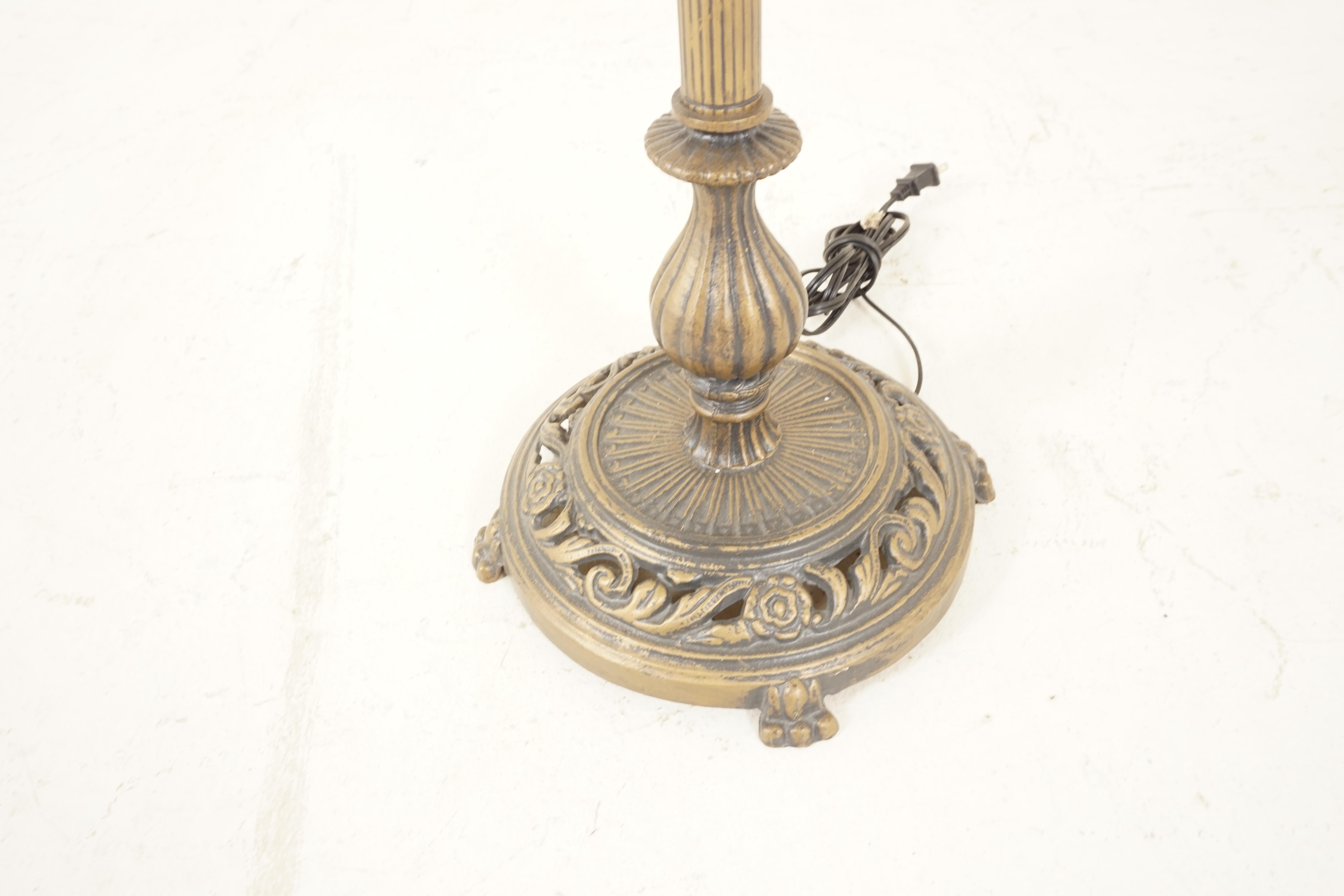 lampadaire ancien sur pied