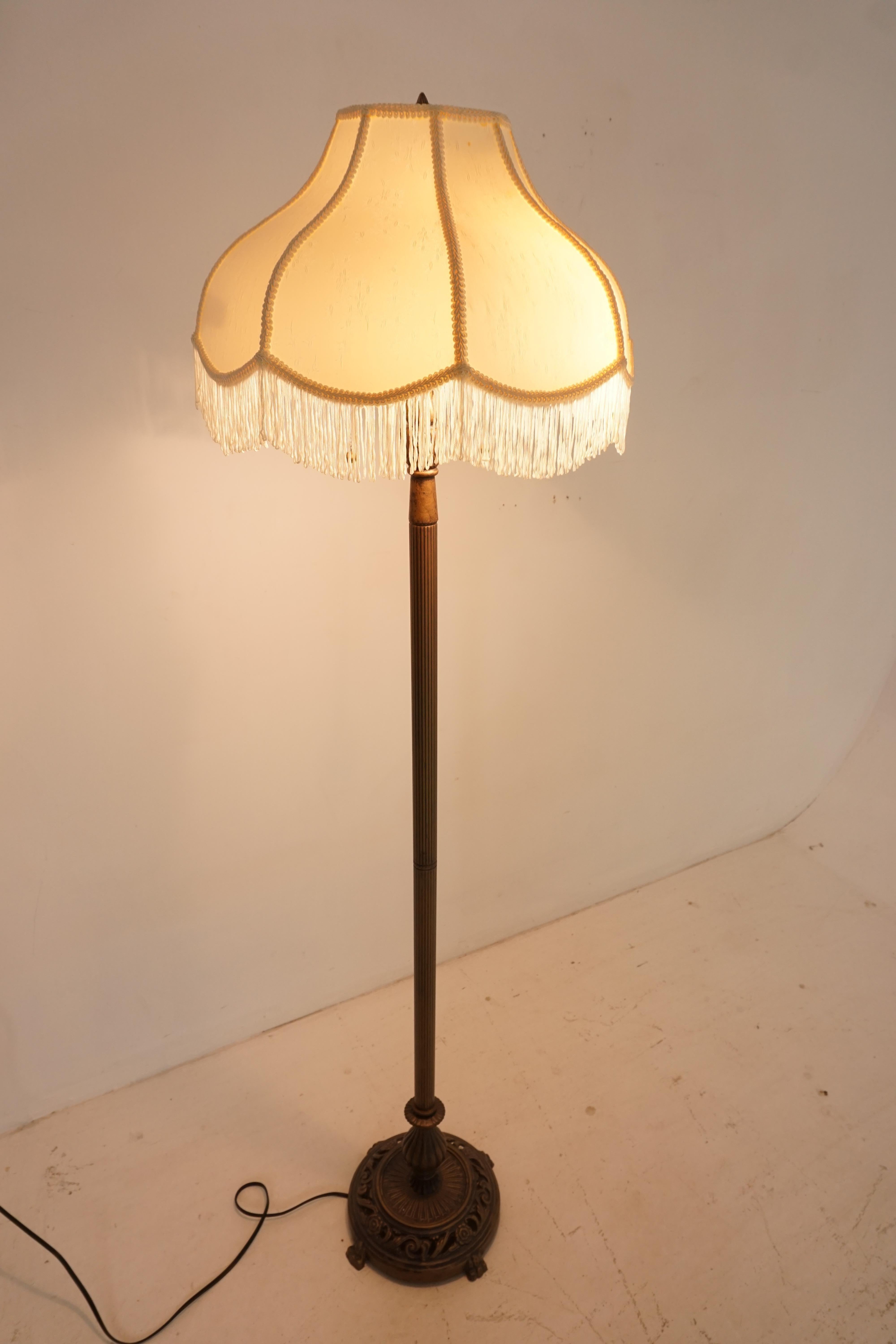Milieu du XXe siècle Lampadaire et forme vintage, lampe sur pied en métal, Canada 1930, B2102