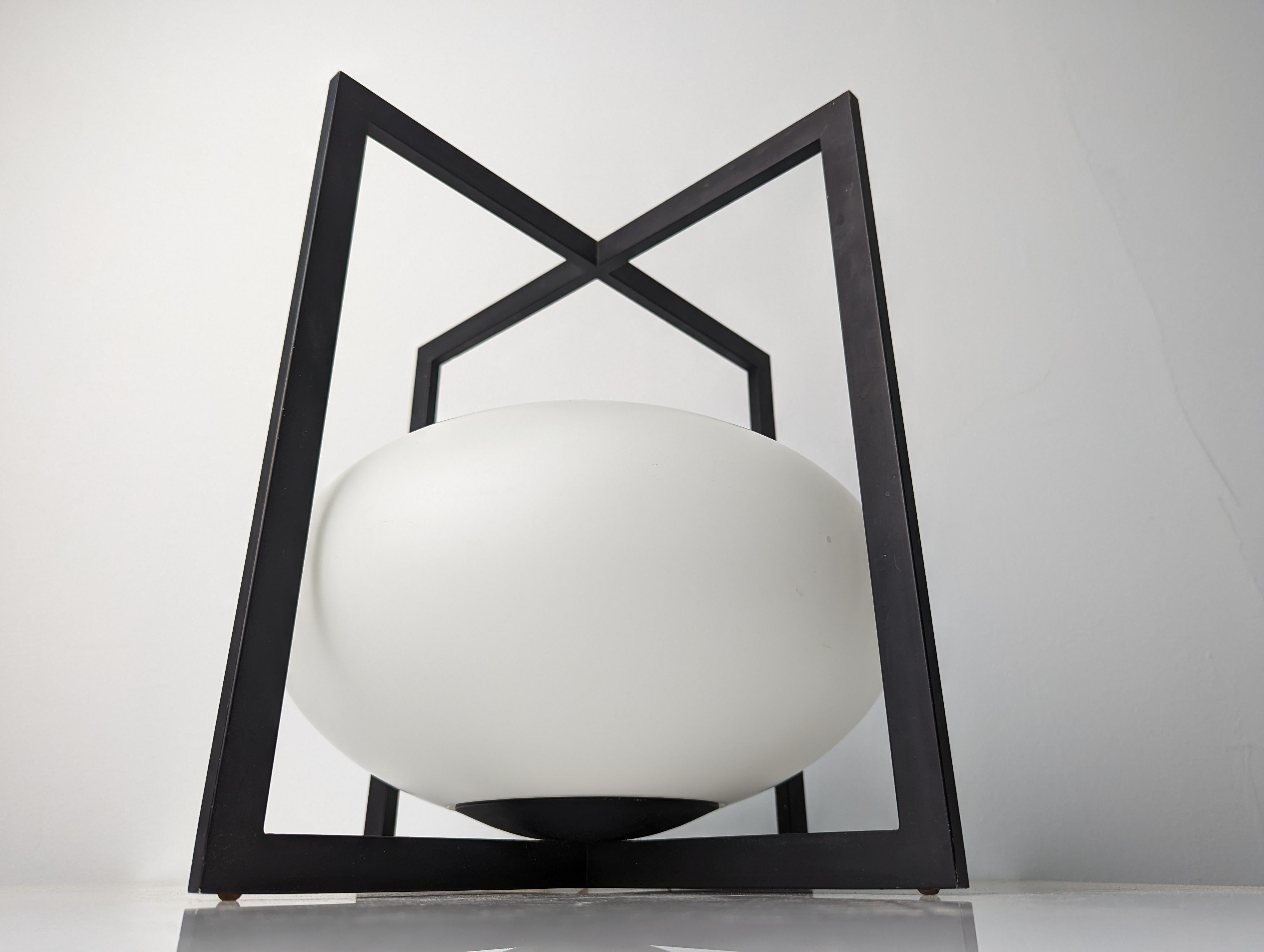 Metallo Lampada d'epoca dal design spettacolare da documentare, 1970 in vendita