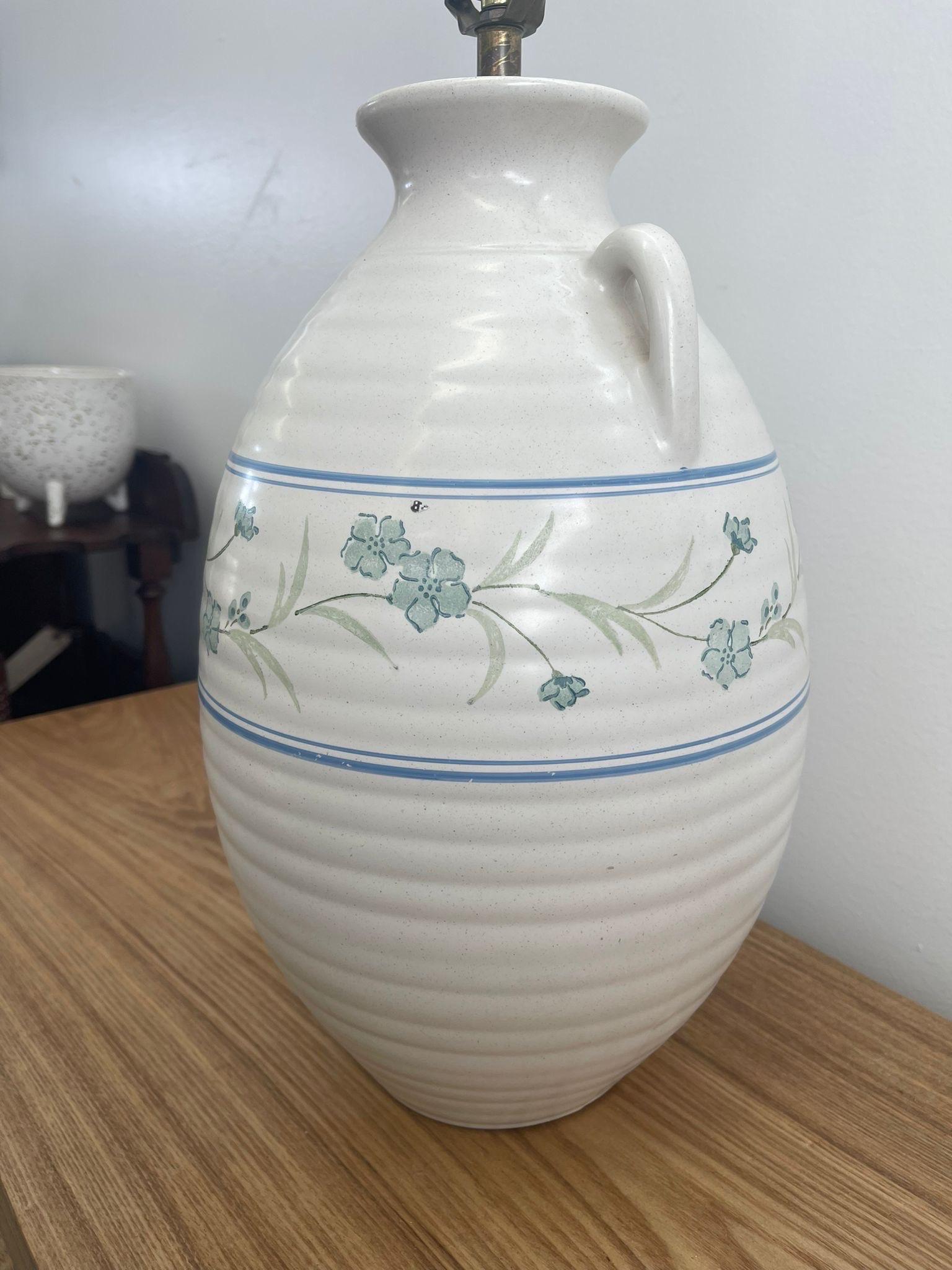 Late 20th Century Vintage Lamp With Ceramic Vase Base and Floral Motif. For Sale