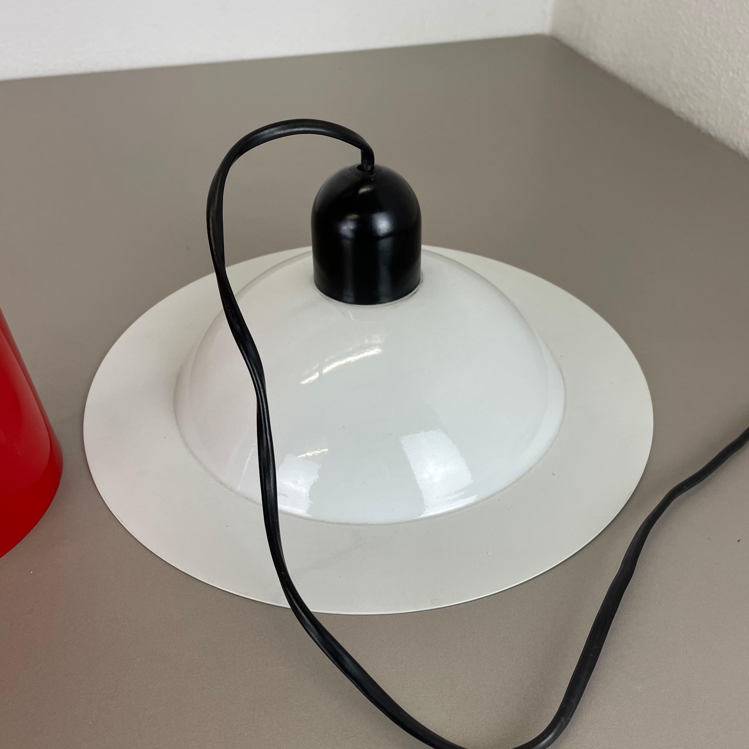 Article:

modernist table light


Origin:

Italy


Decade:

1970s


Designed by De Pas D'Urbino Lomazzi for Stilnovo in 1971. This light dates from the 70's. The model is red. There are no mechanical parts: no hinges, gears or