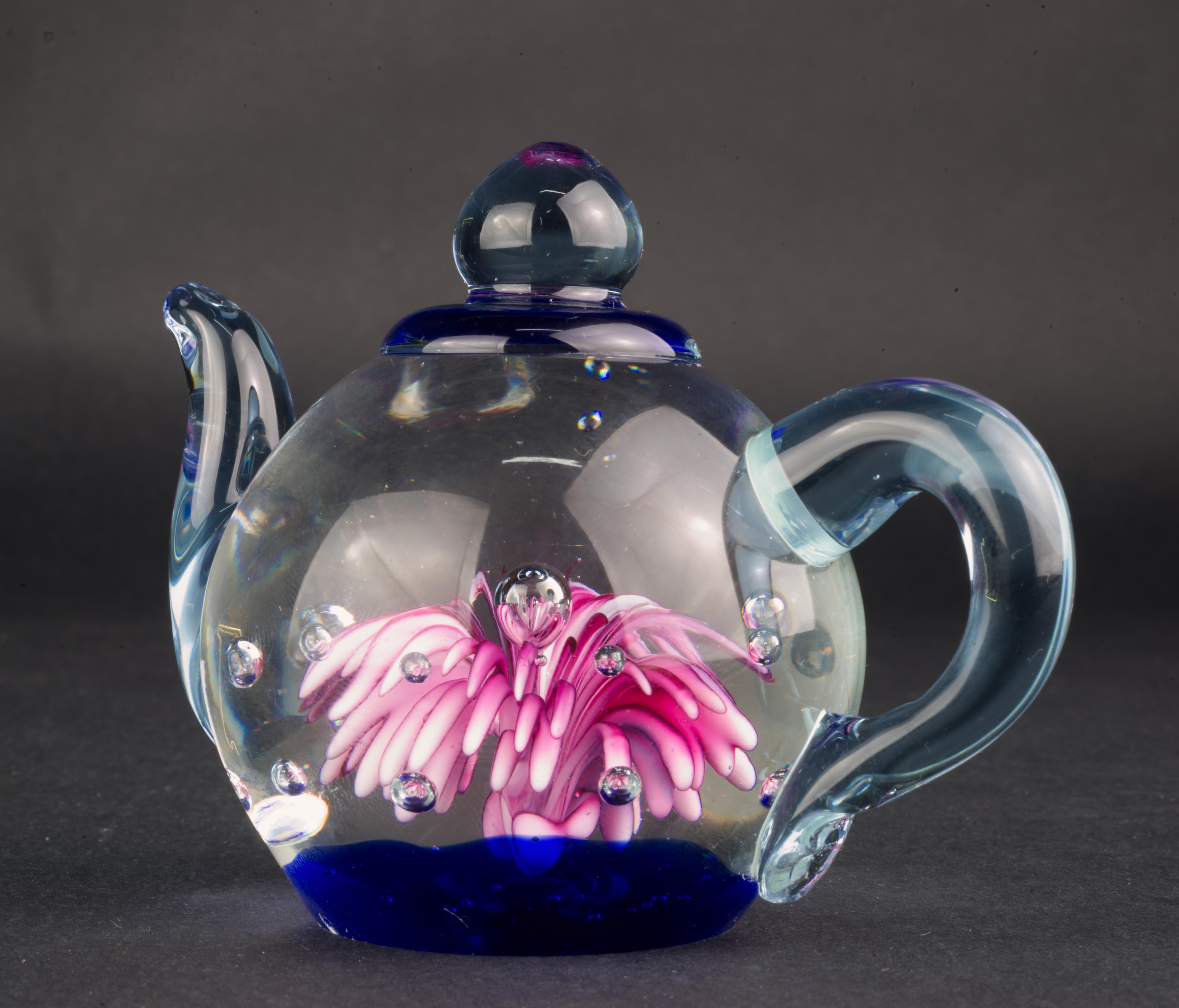Murano Glas Teekanne Form Briefbeschwerer Kobalt Rosa Klar Kontrollierte Blasen (Organische Moderne) im Angebot