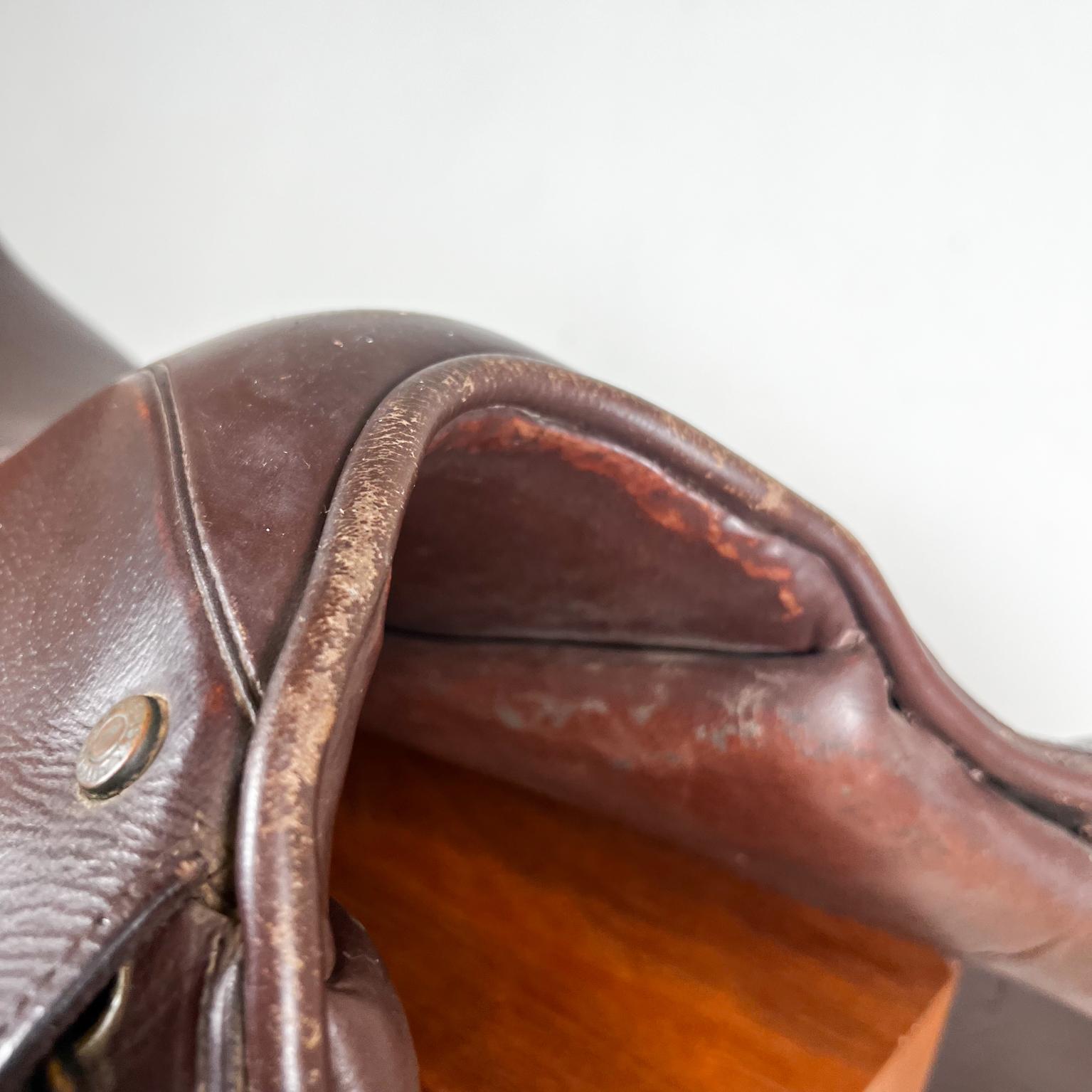 saddle label