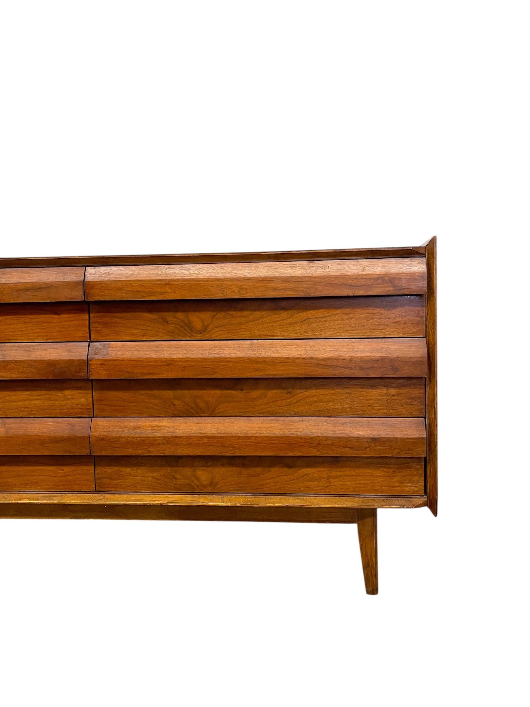 Vintage Lane s Edition Modern à 6 tiroirs en vente 1