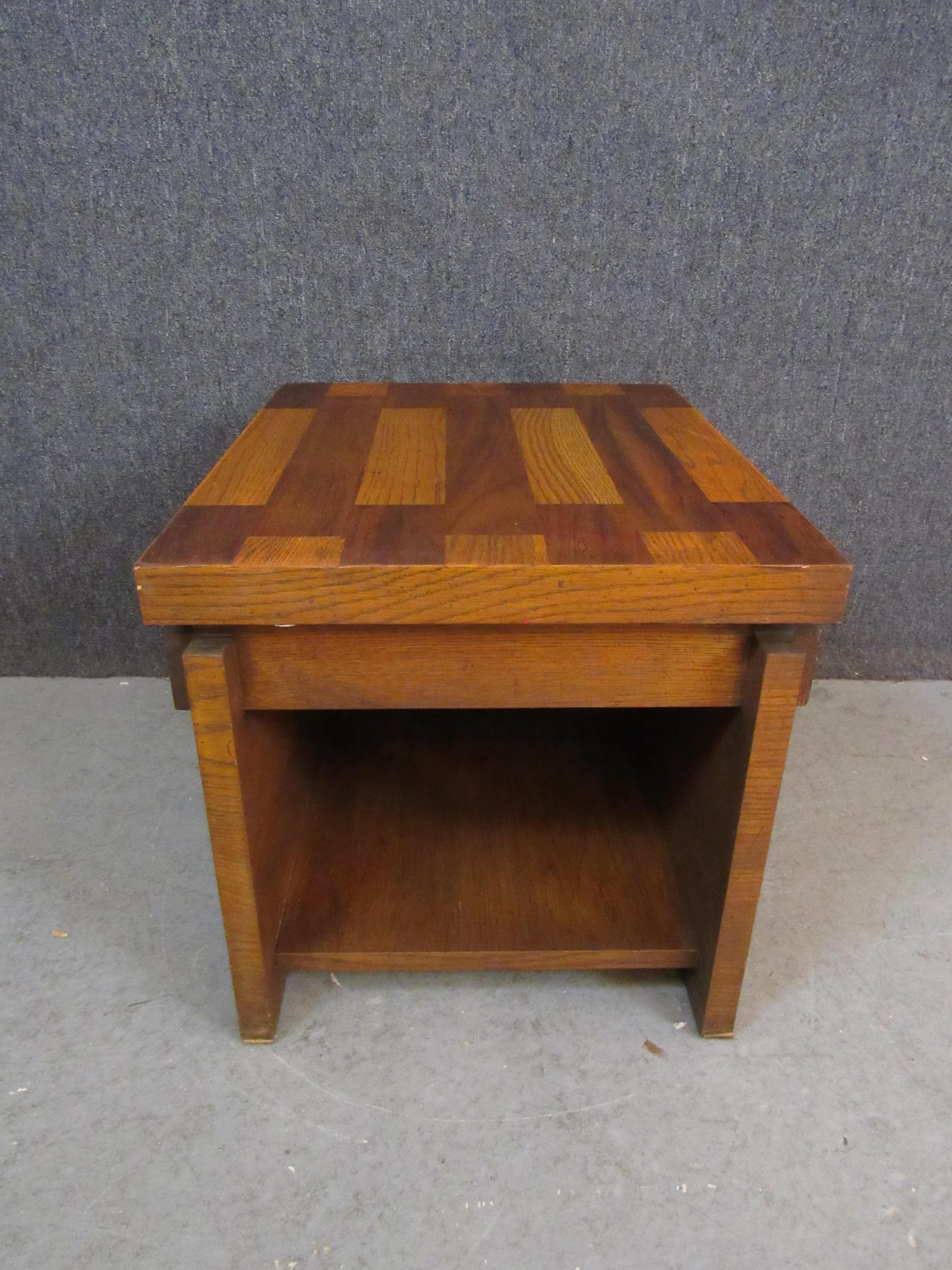 Vintage Lane Furniture Butcher Block Beistelltisch aus Eiche (Moderne der Mitte des Jahrhunderts) im Angebot