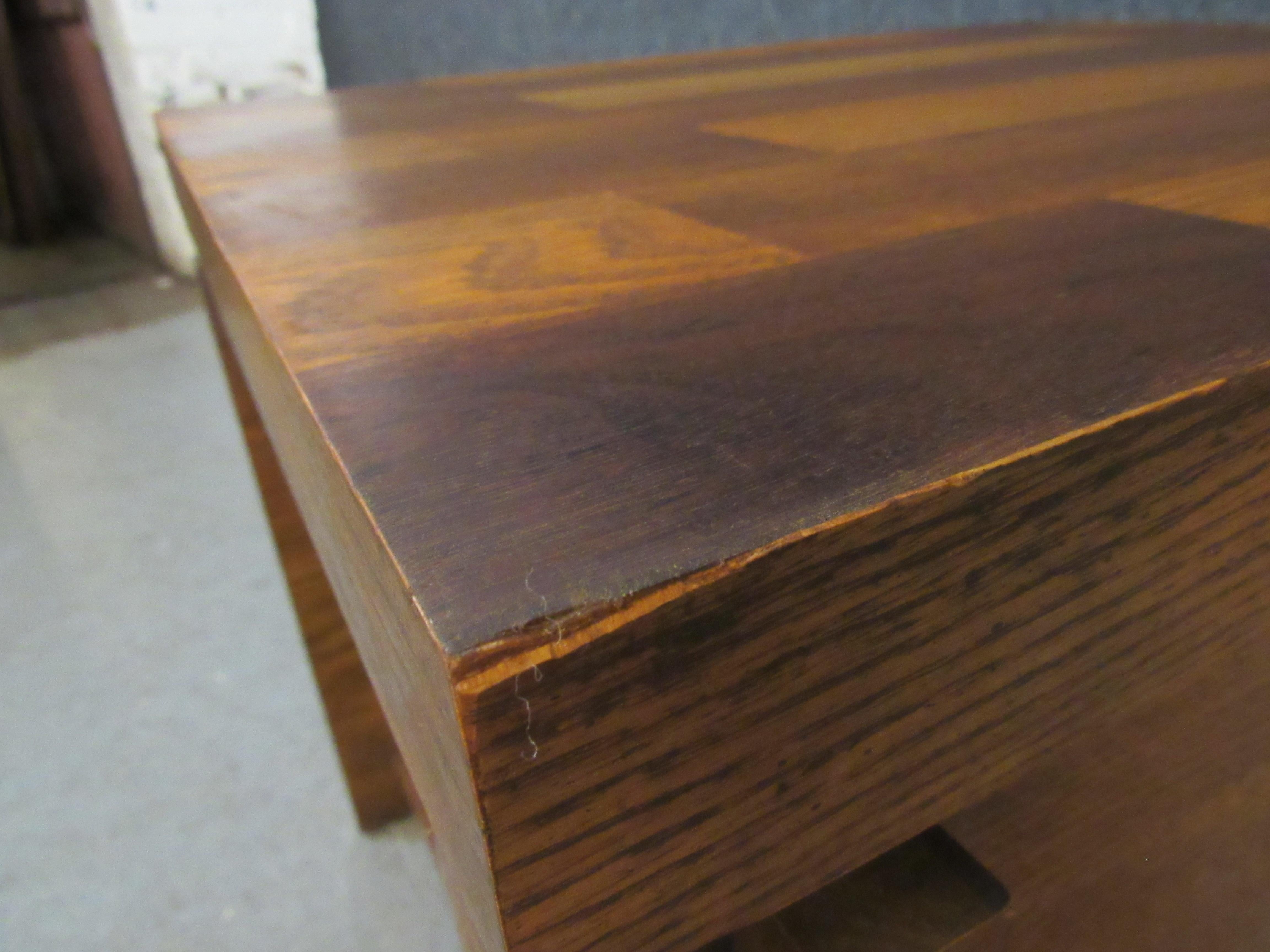 Vintage Lane Furniture Oak Butcher Block End Table In Good Condition For Sale In Brooklyn, NY