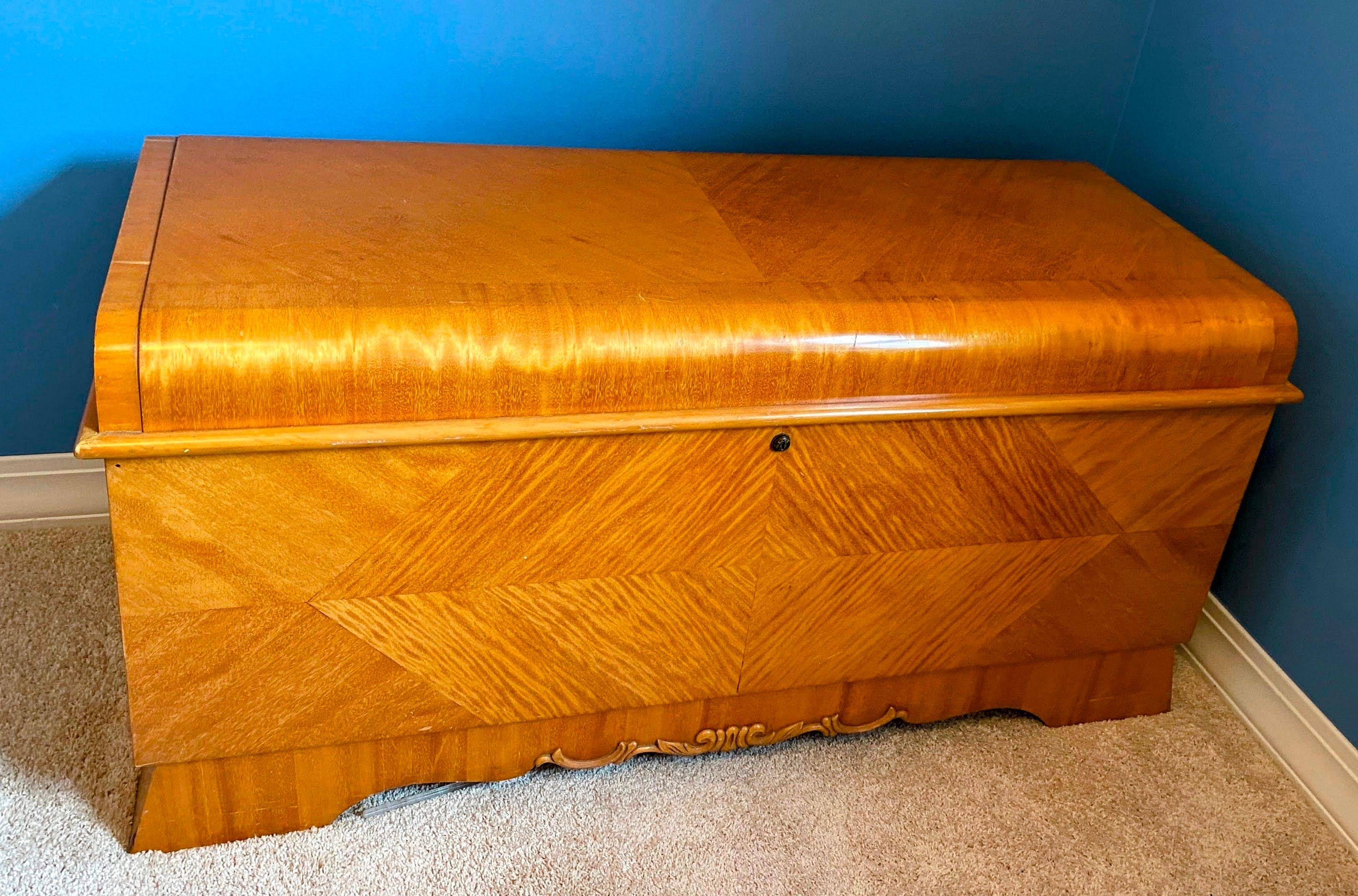 Lane Furniture Waterfall Art Deco Flame Mahogany Cedar Blanket Chest. Lane furniture waterfall Art Deco flame mahogany cedar blanket chest in good vintage condition.

Dimension
47.25