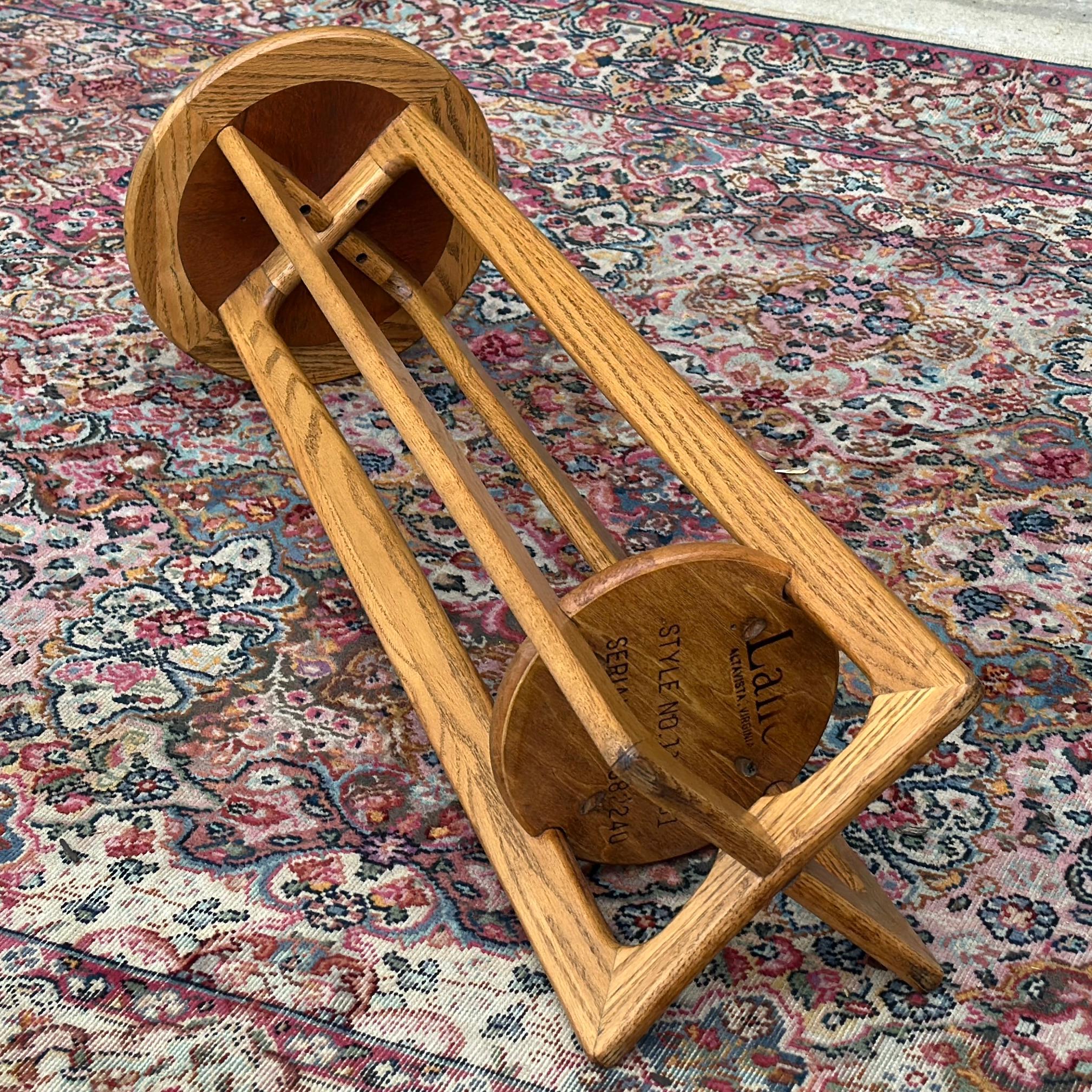 Pedestal Vintage Lane Perception Plant Stand Con Estante Bajo en venta 2
