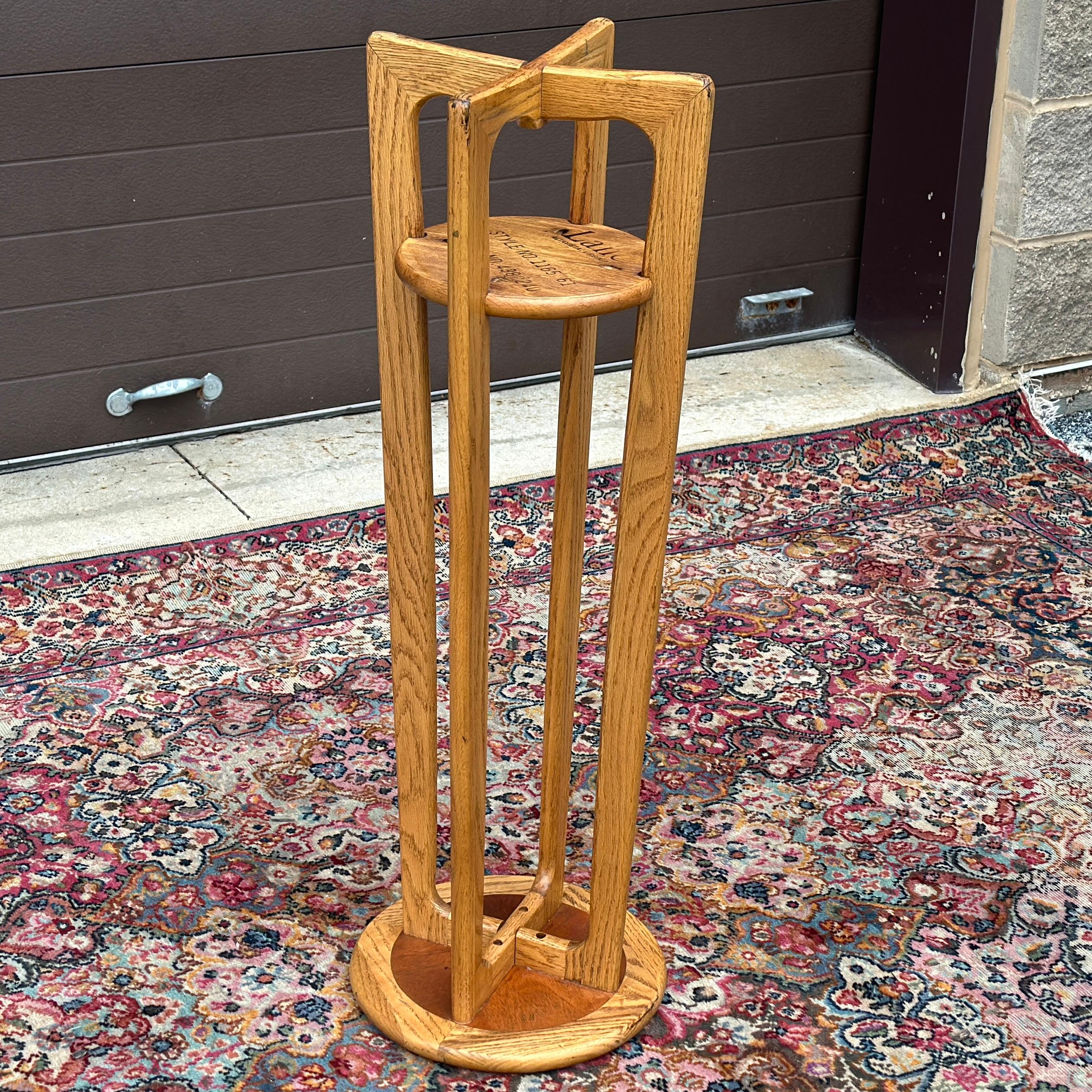 Pedestal Vintage Lane Perception Plant Stand Con Estante Bajo en venta 3