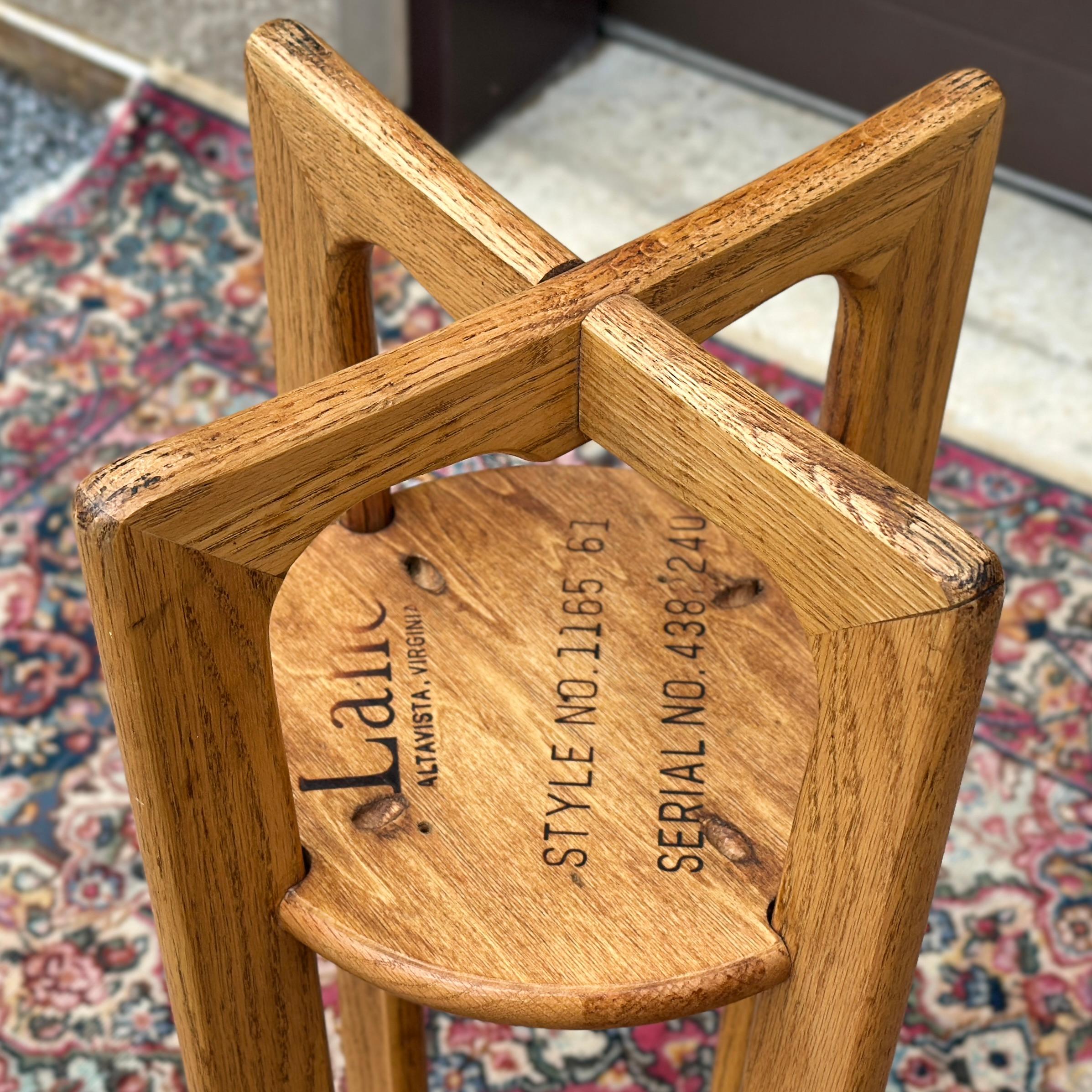 Pedestal Vintage Lane Perception Plant Stand Con Estante Bajo en venta 5