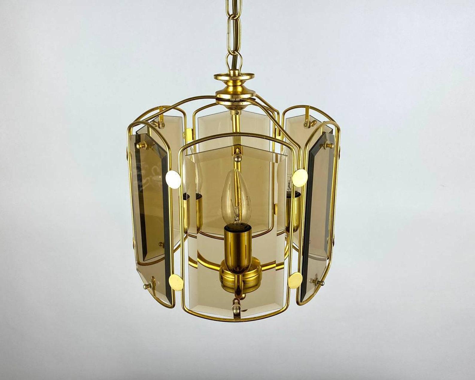 Vintage Lantern in Cut Smoky Glass and Polished Gilt Brass In Excellent Condition For Sale In Bastogne, BE