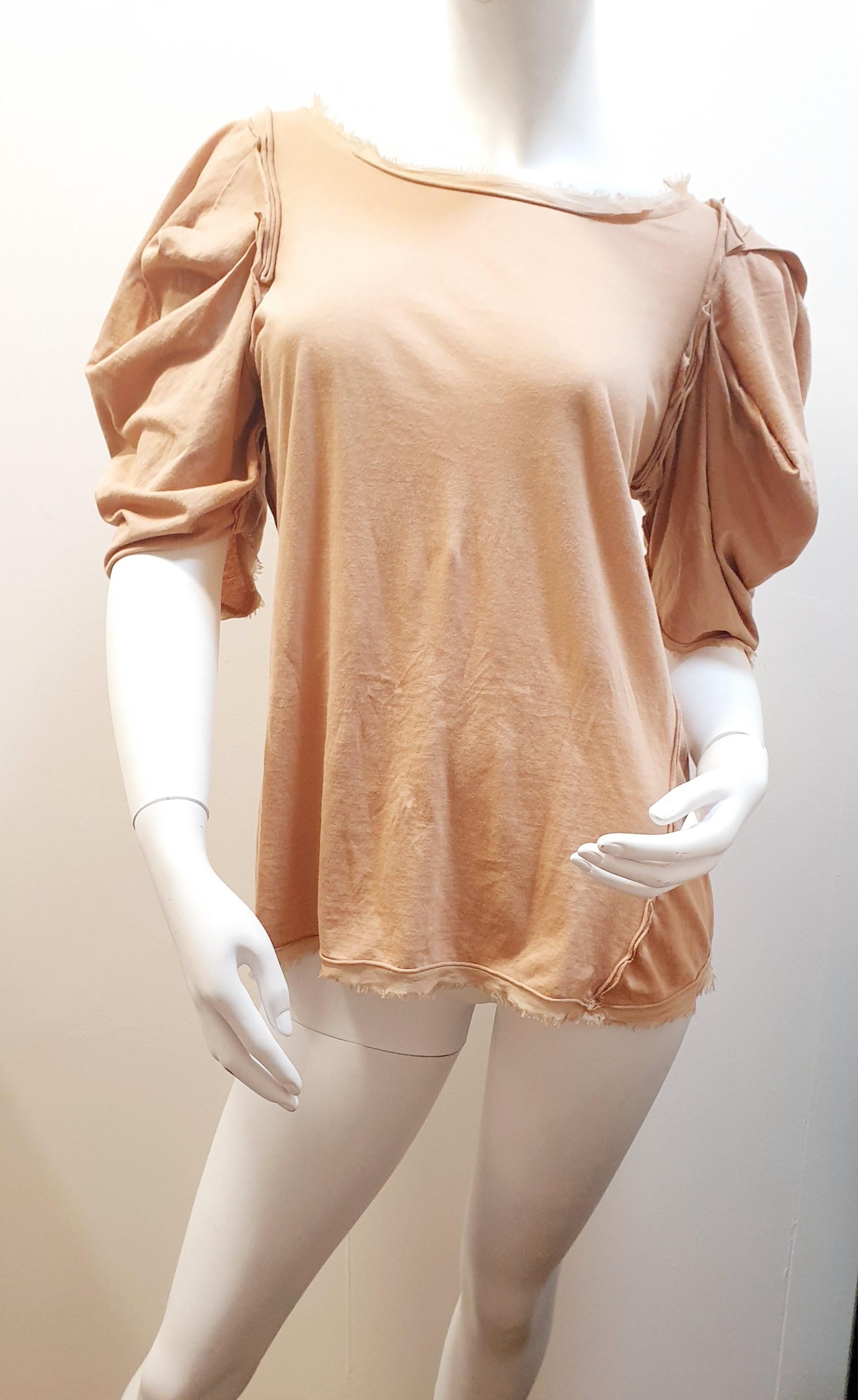 Vintage Lanvin brown T-shirt with puff sleeves
100% cotton
Size M

The Parisian house of Lanvin was created by Jeanne Lanvin and became one of the most influential design houses of the early Twentieth Century. The Lanvin look of intricate trimmings,