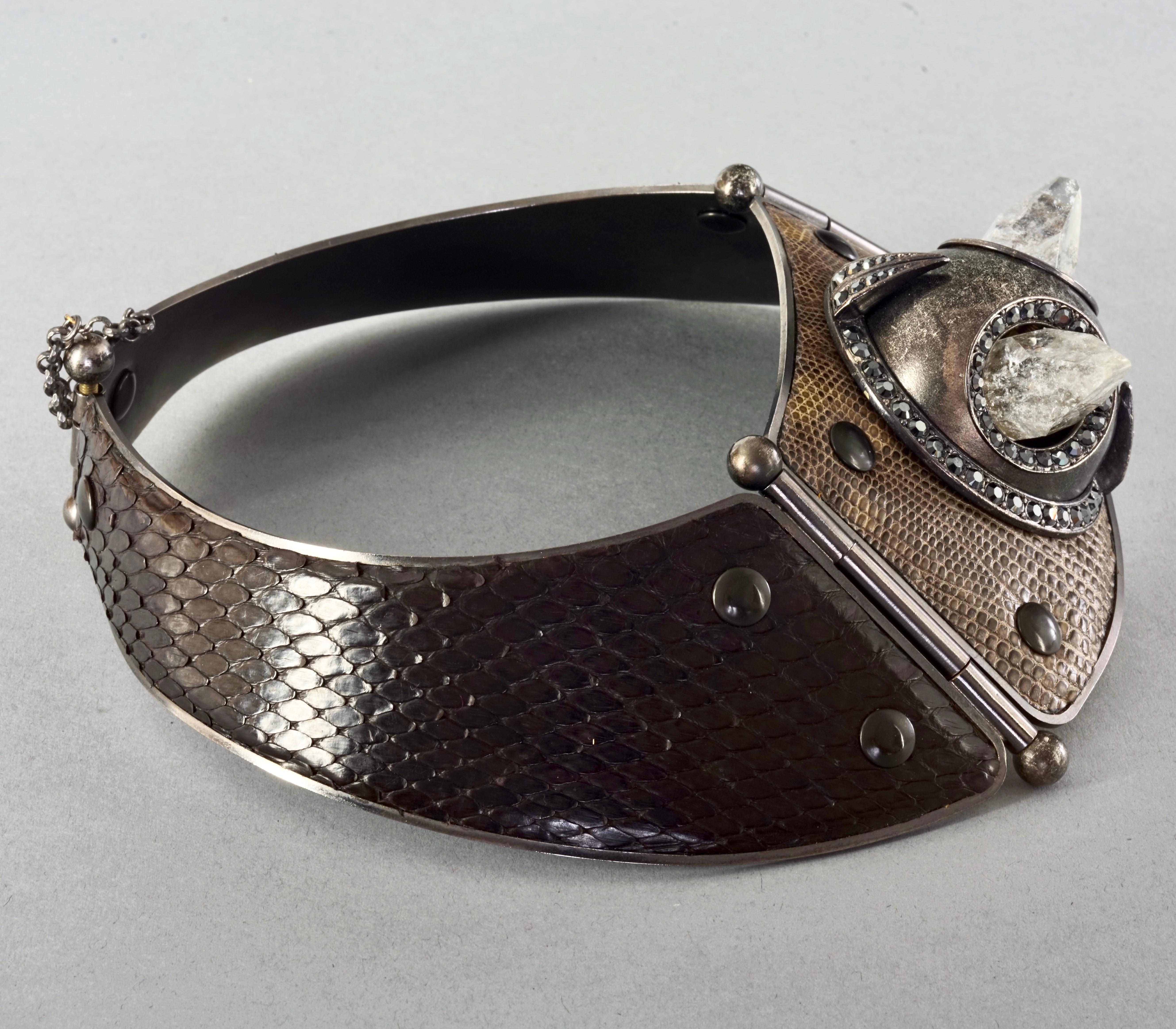 Vintage LANVIN by ALBER ELBAZ Raw Rock Crystal Leather Torque Choker Necklace In Excellent Condition For Sale In Kingersheim, Alsace
