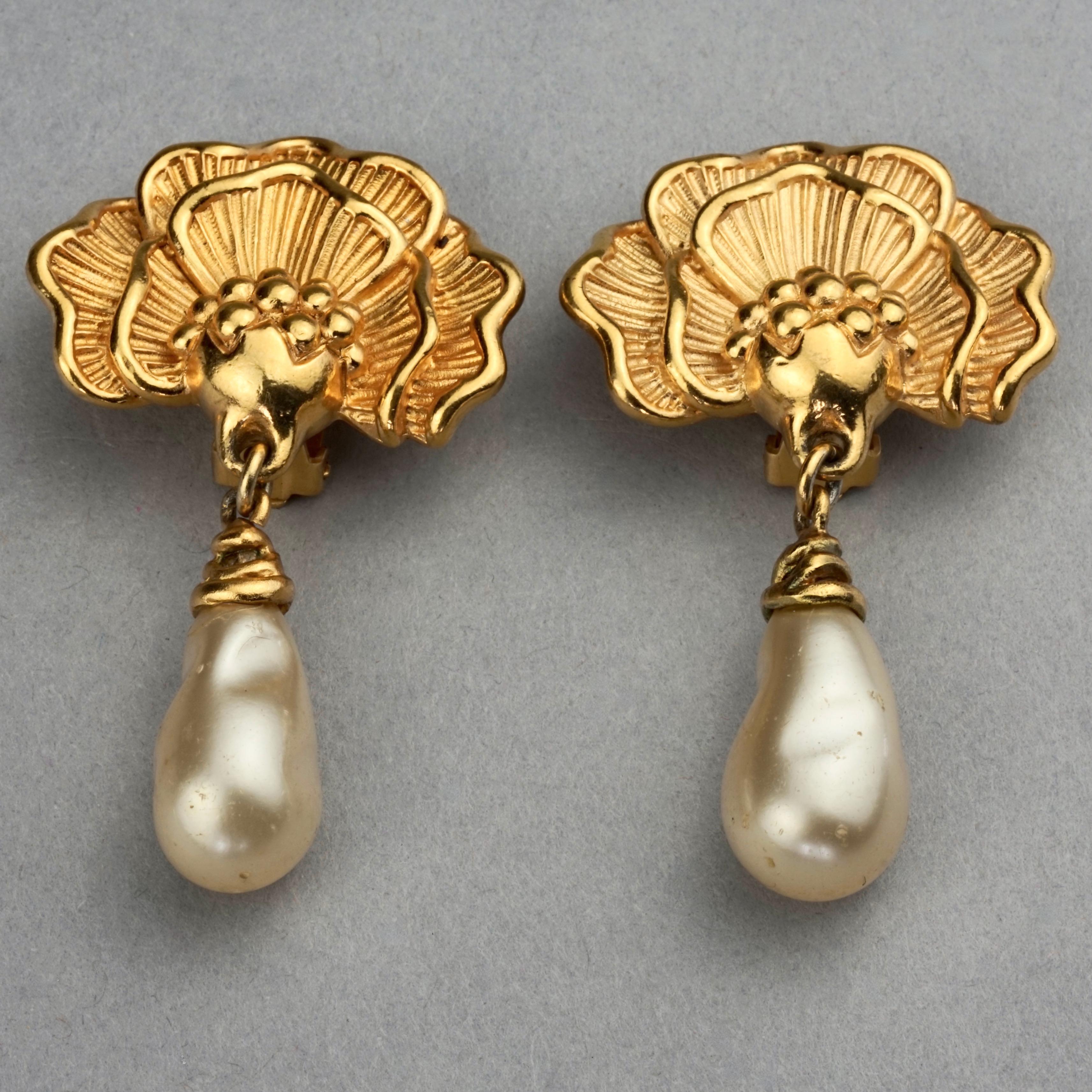 Vintage LANVIN Flower Pearl Drop Earrings In Good Condition In Kingersheim, Alsace