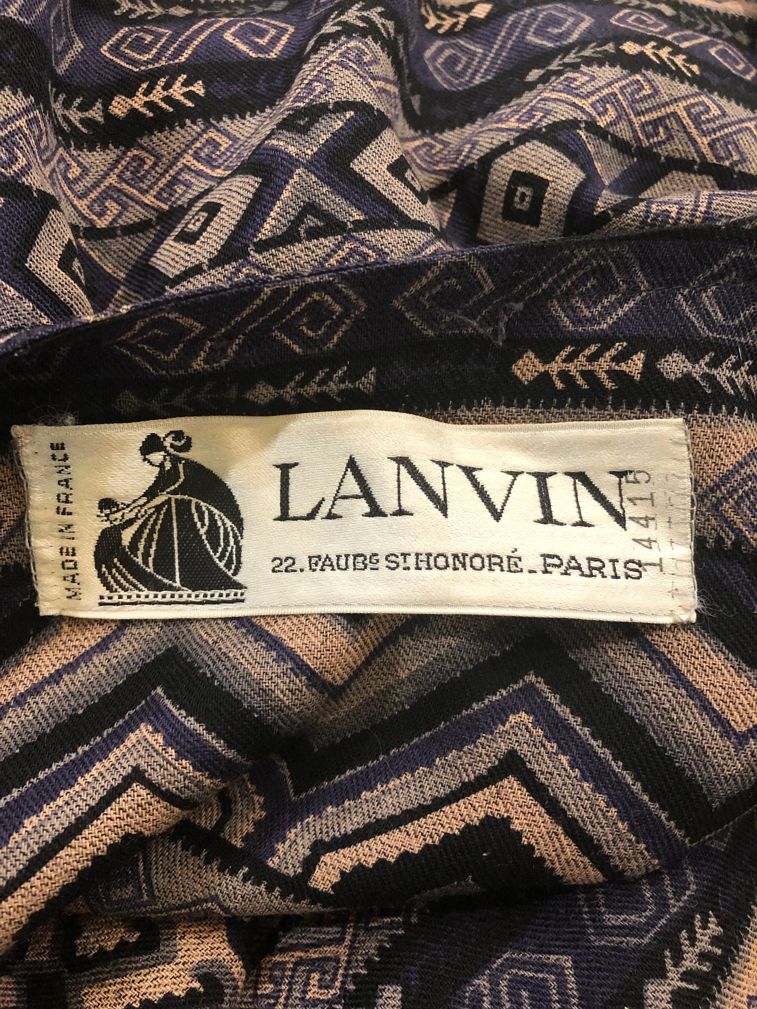 Chic vintage LANVIN Haute Couture Numéroté début des années 80 léger challis laine Aztec imprimé cardigan / wrap sweater devant ouvert ! Il présente un magnifique imprimé aztèque qui s'accorde stratégiquement avec les manches. Le devant ouvert peut