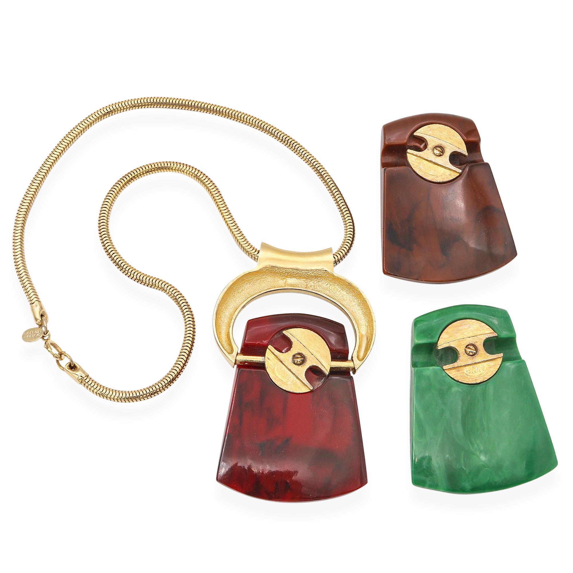 Lanvin Collier pendentif interchangeable vintage en lucite en vente 1