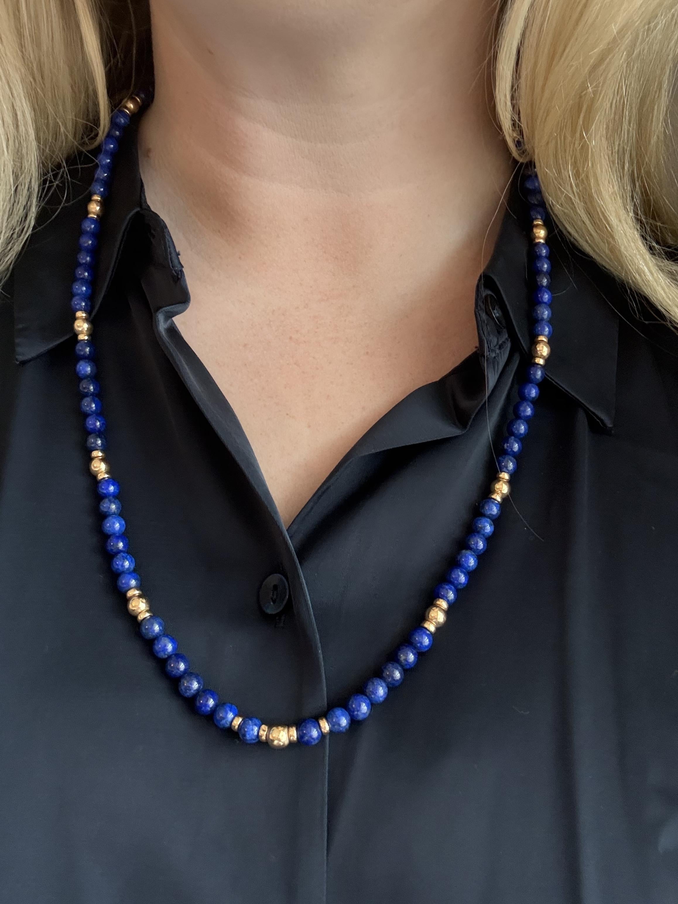 Vintage Lapis & Gold Perlenkette 26 Zoll (Retro) im Angebot